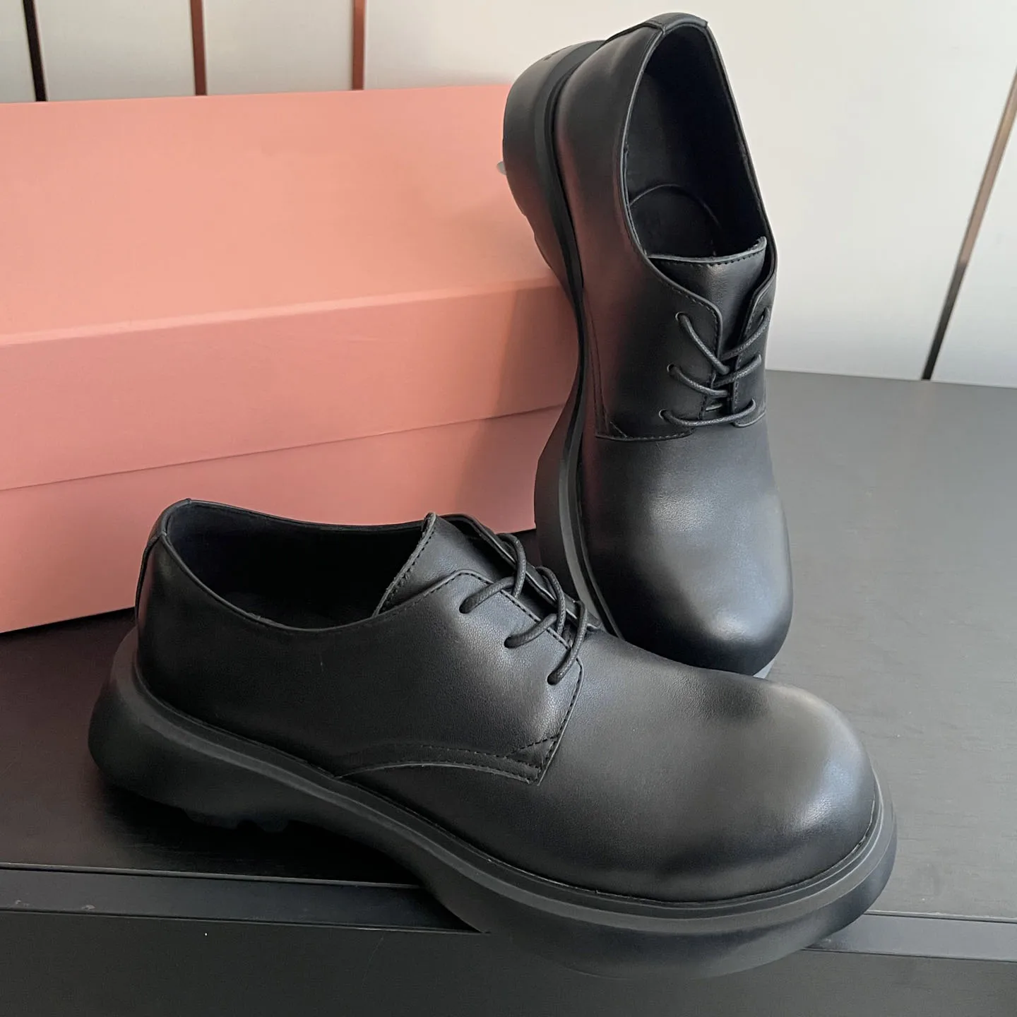 Women's Leather Derby Shoes Chunky Rubber Sole Round Toe Leather Lace-up Shoes
Women's Leather Derby Shoes Chunky Rubber Sole Round Toe Leather Lace-up Shoes