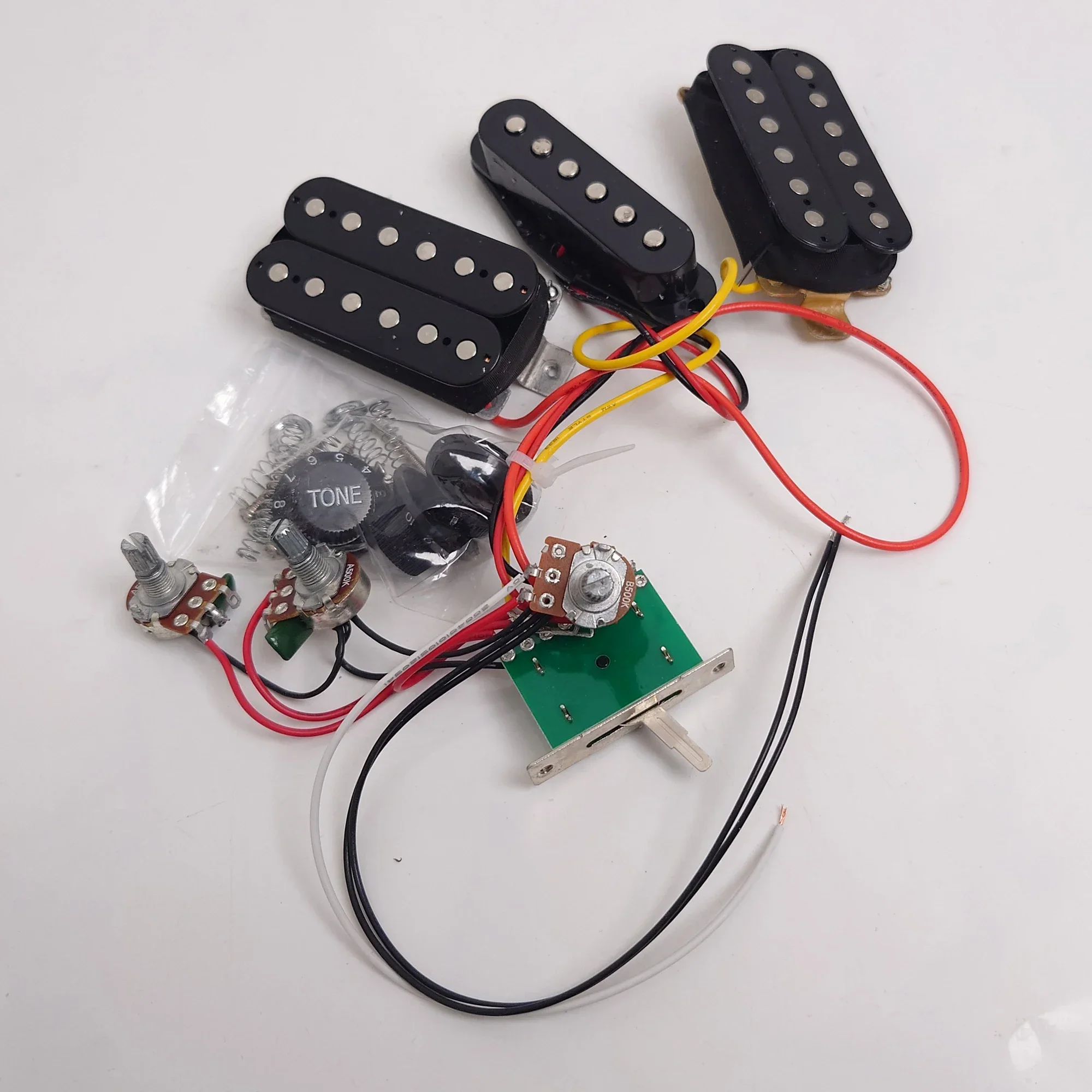 HSH Prewired Loaded Electric Guitar Pickups Set Wiring Harness 1V2T Pickups Black for US/Mexico Standard St Modern Style Guitar
HSH Prewired Loaded Electric Guitar Pickups Set Wiring Harness 1V2T Pickups Black for US/Mexico Standard St Modern Style Guitar