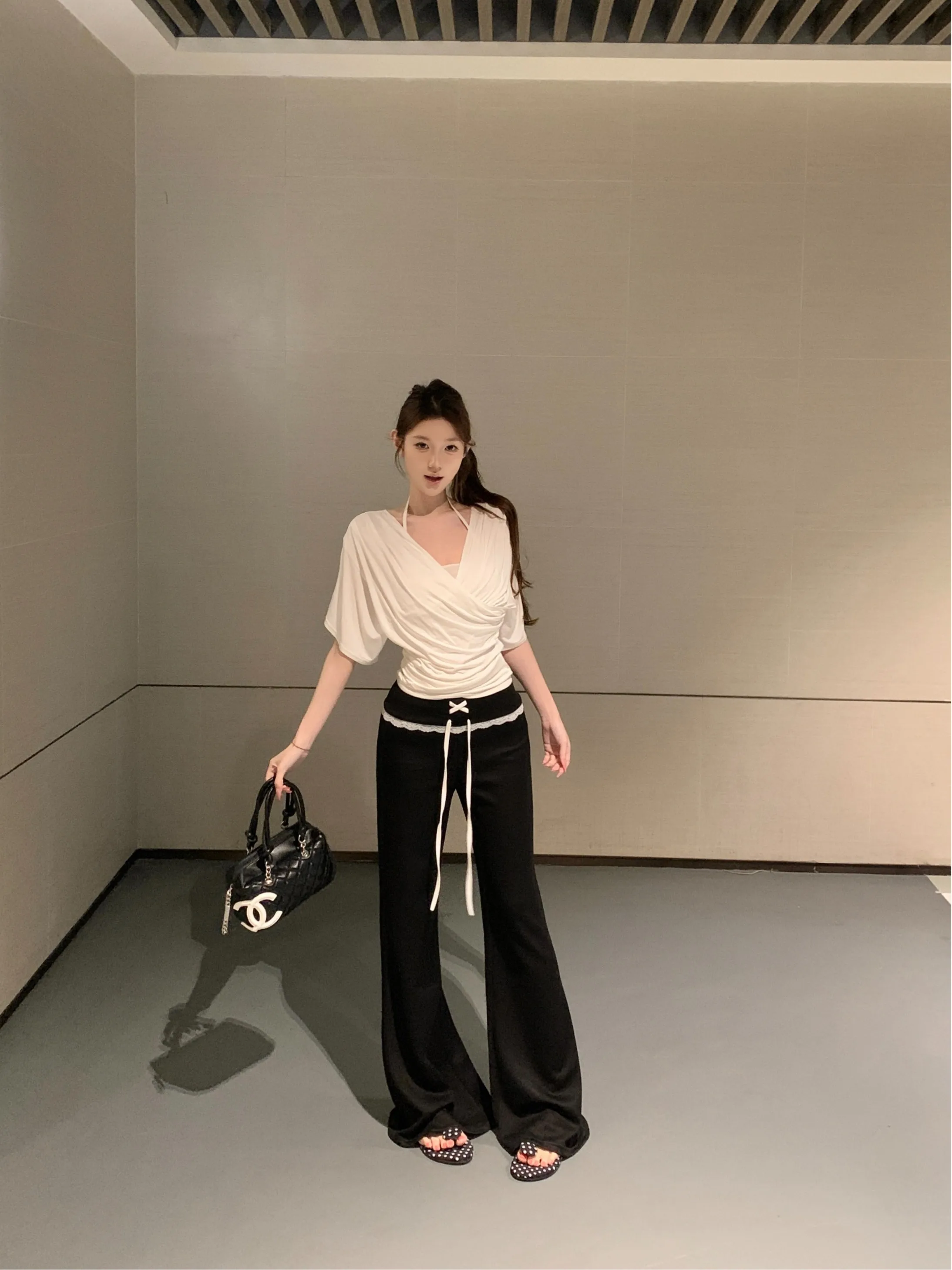 Korean Style V-Neck Short Sleeve T-Shirt Women's Fashion Casual Pants Long Pants Slim Fit Simple Summer Outfit Two-Piece Set
Korean Style V-Neck Short Sleeve T-Shirt Women's Fashion Casual Pants Long Pants Slim Fit Simple Summer Outfit Two-Piece Set
