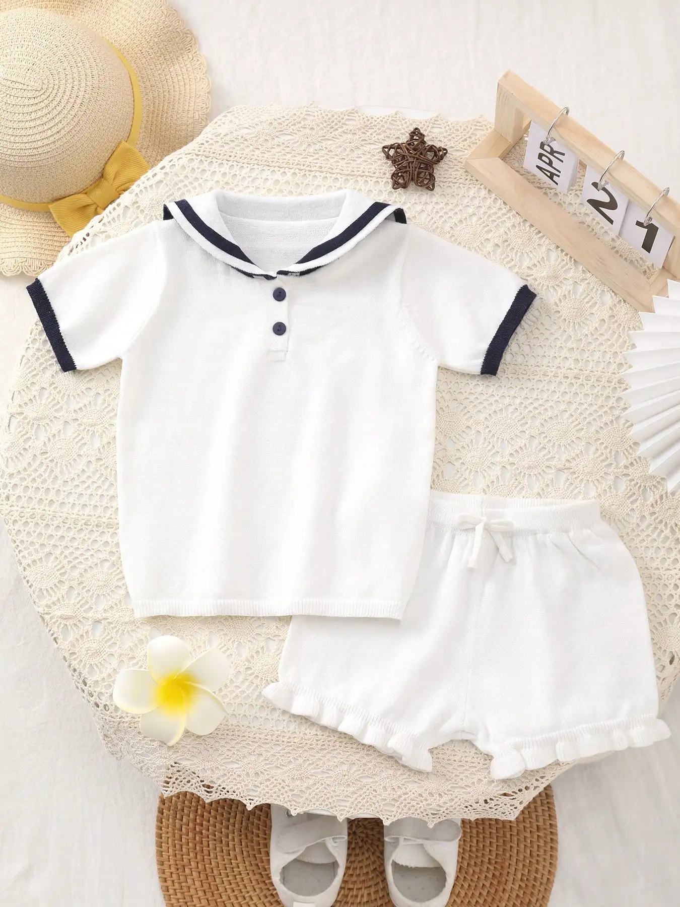 Summer Baby Girl Navy Collar Knit Short-Sleeve Top + Ruffled Shorts Two-Piece Set
Summer Baby Girl Navy Collar Knit Short-Sleeve Top + Ruffled Shorts Two-Piece Set