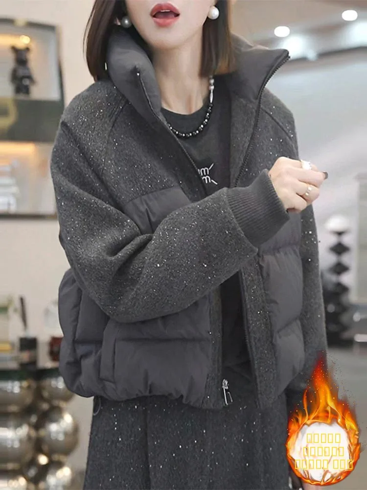 Утепленная хлопковая куртка с воротником-стойкой для женщин, осенне-зимняя новинка в корейском стиле, повседневная универсальная верхняя одежда для отдыха
Утепленная хлопковая куртка с воротником-стойкой для женщин, осенне-зимняя новинка в корейском стиле, повседневная универсальная верхняя одежда для отдыха