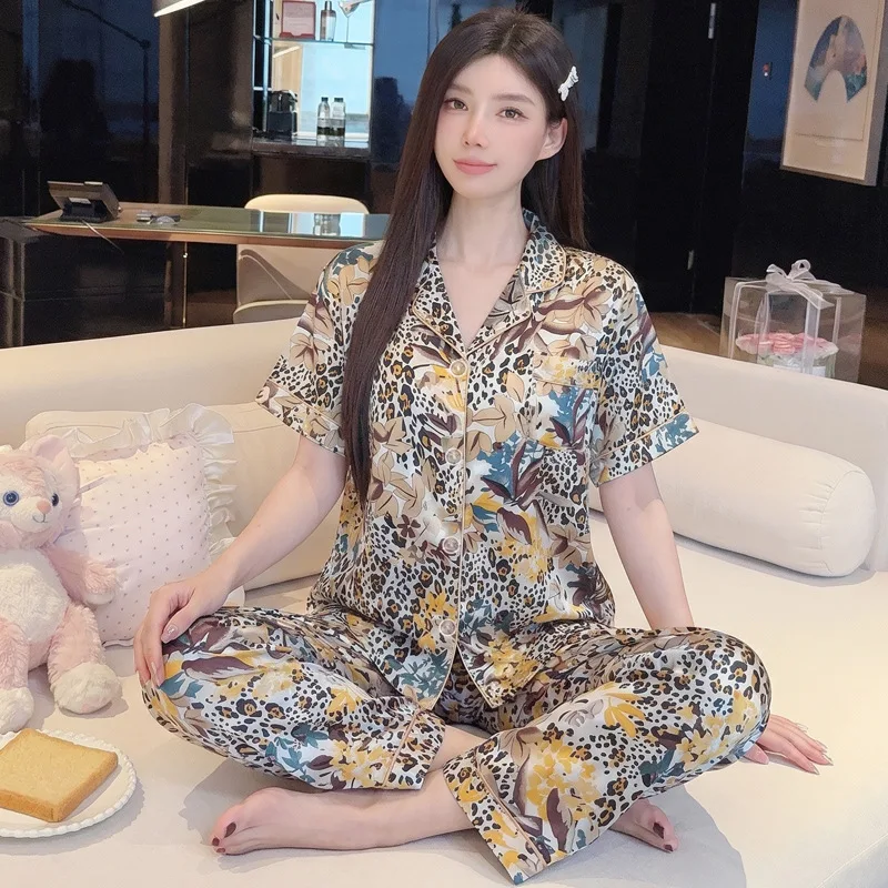 New Arrival: Light Luxury Fashionable Leopard-Print Floral-Patterned Ice-Silk Pajamas—women's Short-Sleeve Loungewear Set
New Arrival: Light Luxury Fashionable Leopard-Print Floral-Patterned Ice-Silk Pajamas—women's Short-Sleeve Loungewear Set
