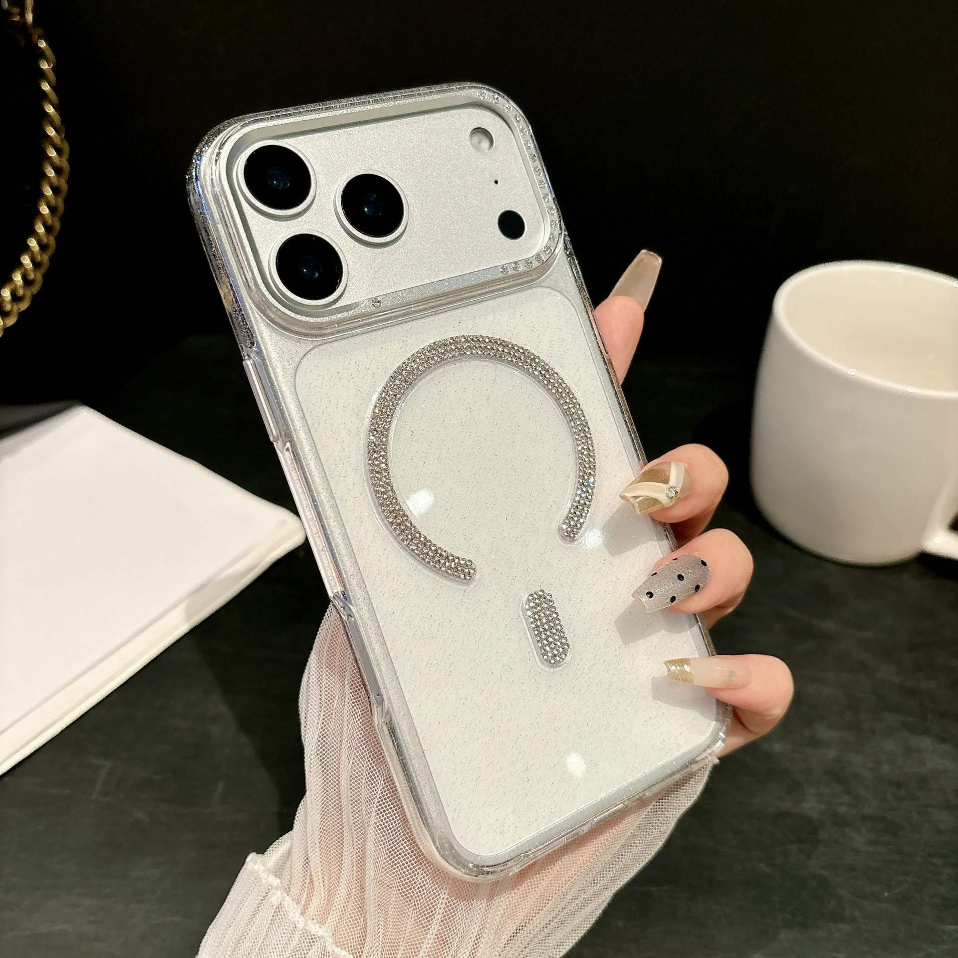 Блестящий прозрачный магнитный чехол для iPhone 17 16 15 Pro Max Air 16 Plus с металлической рамкой для объектива и стразами, блестящая переливающаяся накладка
Блестящий прозрачный магнитный чехол для iPhone 17 16 15 Pro Max Air 16 Plus с металлической рамкой для объектива и стразами, блестящая переливающаяся накладка