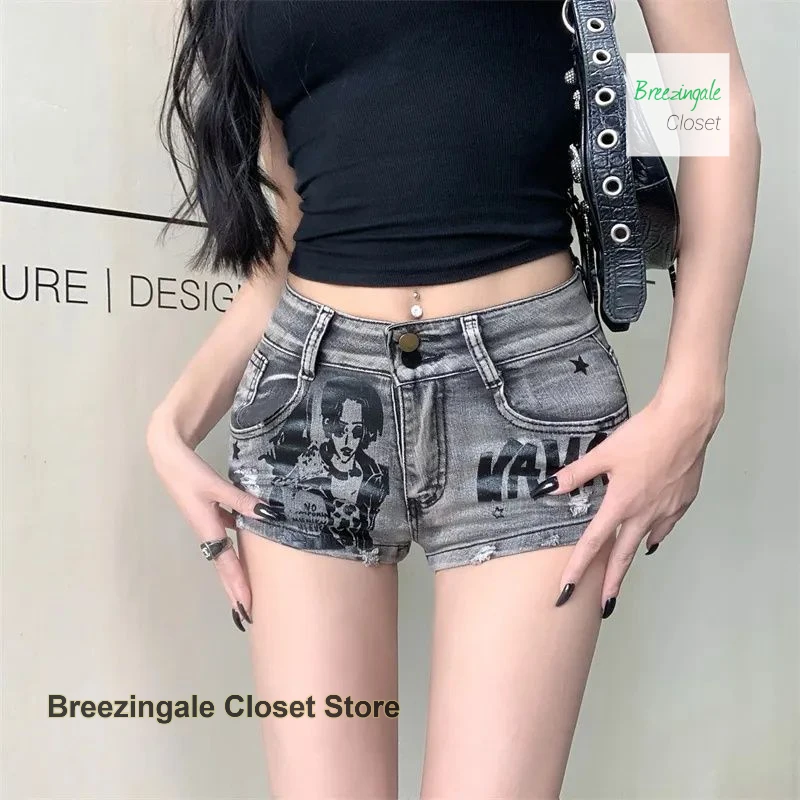 American retro fashion low waist denim shorts women's summer new niche temperament hole design sexy slim casual pants.
American retro fashion low waist denim shorts women's summer new niche temperament hole design sexy slim casual pants.