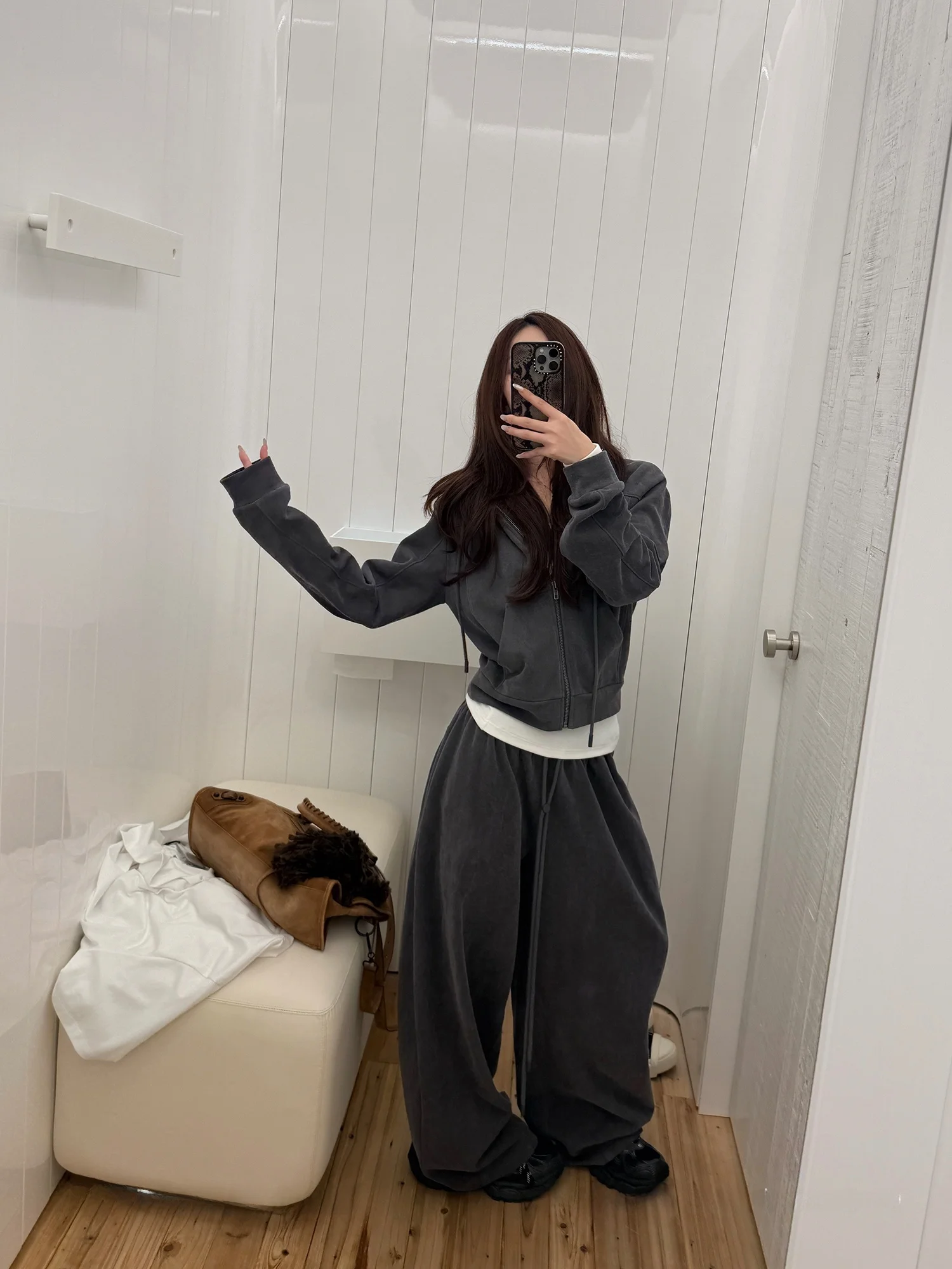 Женская тяжелая хлопковая толстовка с капюшоном, свободный крой, спортивные повседневные брюки, высокая талия, застежка-молния, длина, зимняя одежда
Женская тяжелая хлопковая толстовка с капюшоном, свободный крой, спортивные повседневные брюки, высокая талия, застежка-молния, длина, зимняя одежда