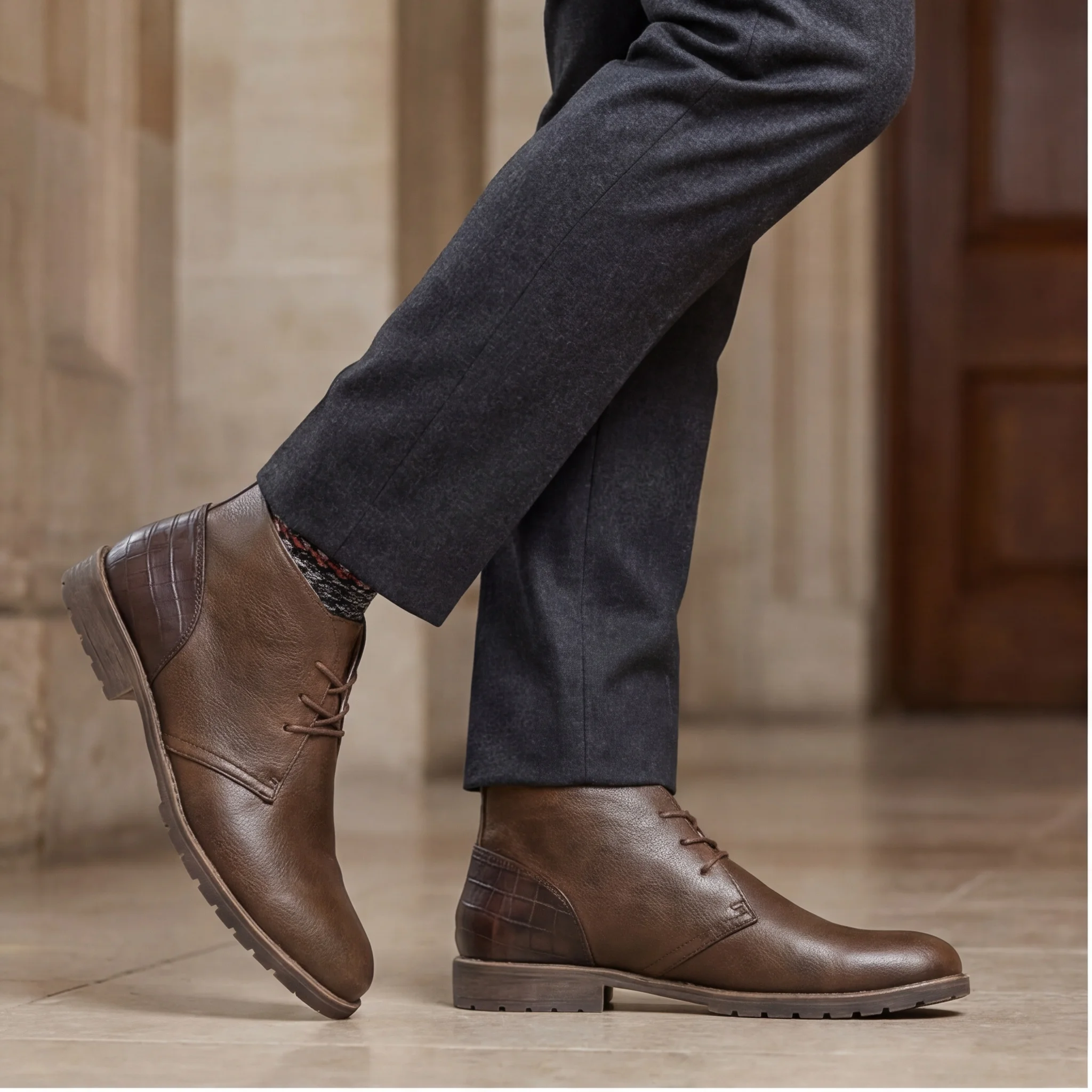 Retro American Style Men Desert Boots Ankle Boots Vintage Casual Leather Boots for Men
Retro American Style Men Desert Boots Ankle Boots Vintage Casual Leather Boots for Men