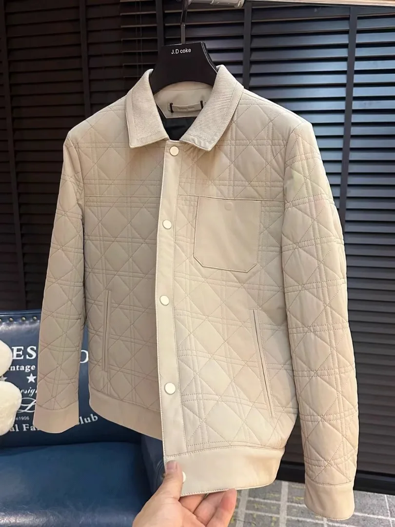 Мужская легкая пуховая куртка с воротником, модная универсальная верхняя одежда для осени и зимы, новинка, приталенный крой, городской стиль
Мужская легкая пуховая куртка с воротником, модная универсальная верхняя одежда для осени и зимы, новинка, приталенный крой, городской стиль