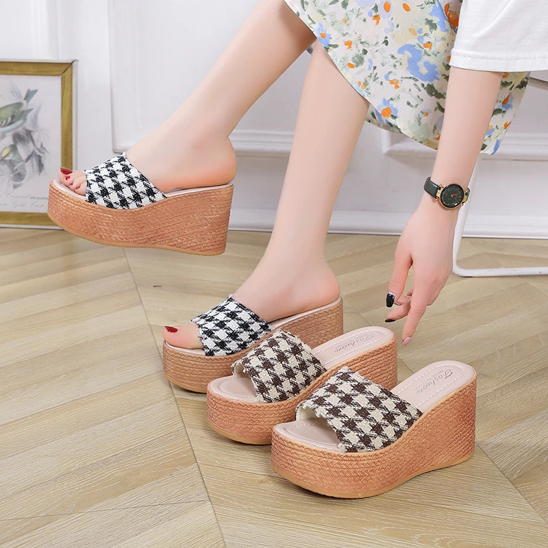 Shoes for Women Height Thick Sandals Platform Non Slip Woman Slippers High Quality Shoe Style New Collection
Shoes for Women Height Thick Sandals Platform Non Slip Woman Slippers High Quality Shoe Style New Collection