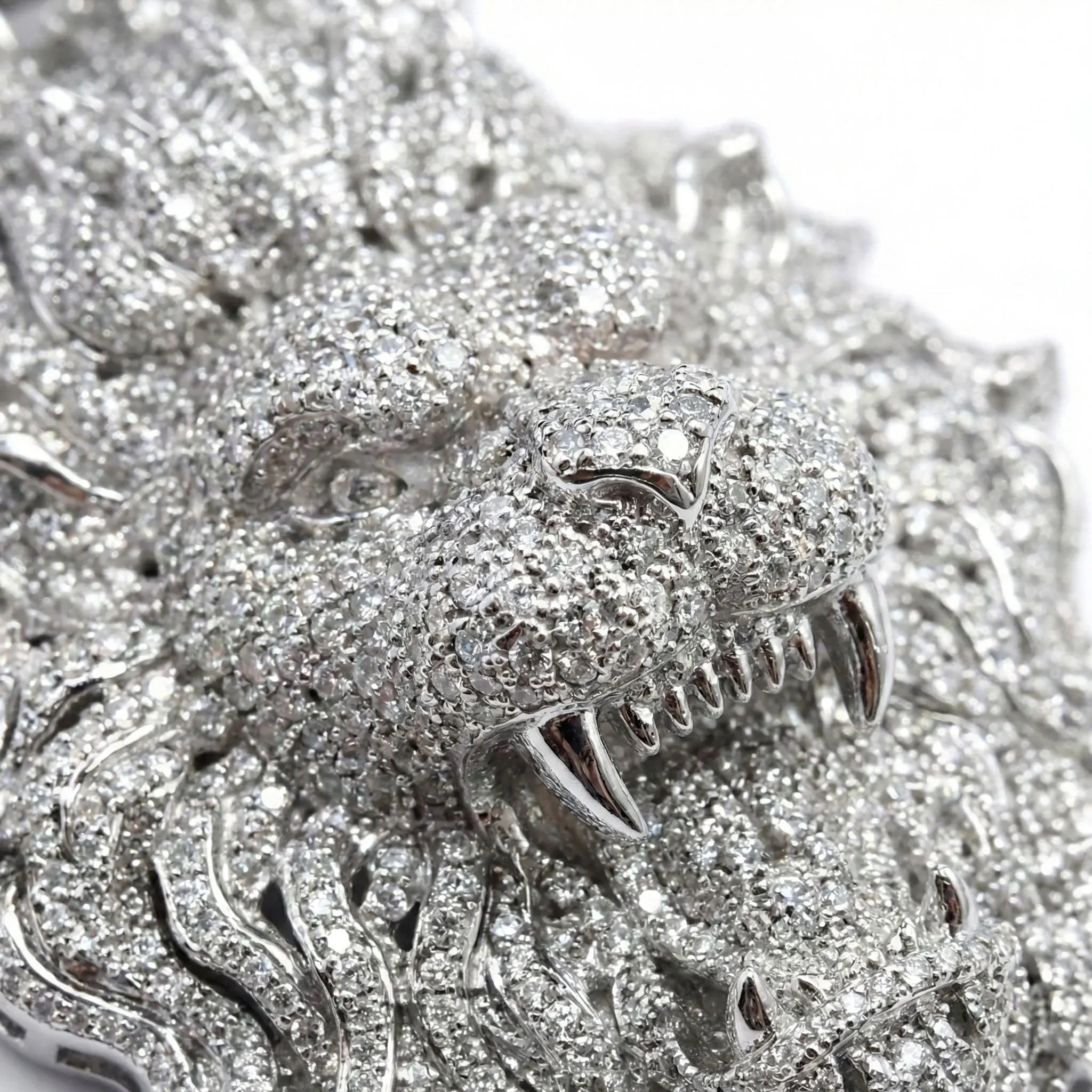 Bling Iced Out Lion Head Pendant CZ Streetwear decoration Necklace Fashion Charm Jewelry The best gift for a boyfriend
Bling Iced Out Lion Head Pendant CZ Streetwear decoration Necklace Fashion Charm Jewelry The best gift for a boyfriend