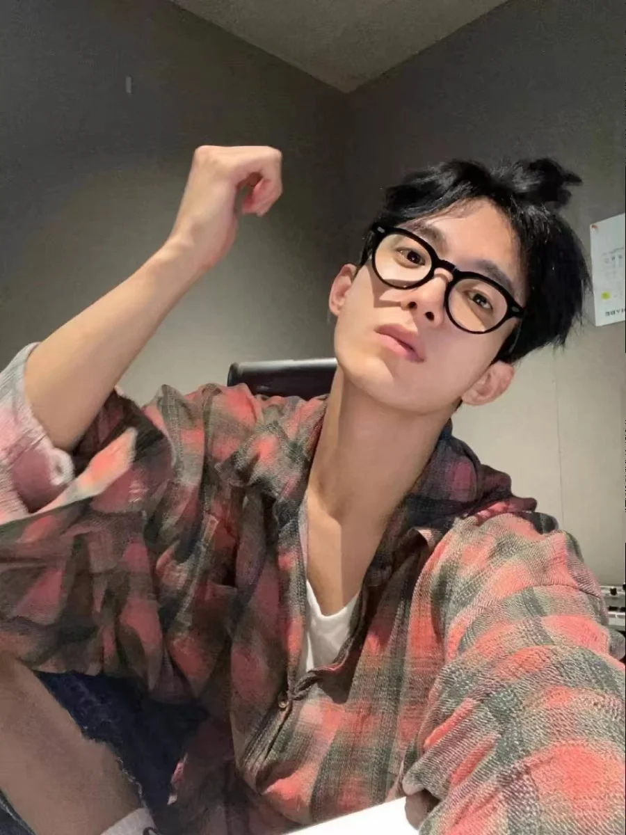 Li uomin American Plaid irt Мужчины Женщины Весна Лето Легкая повседневная свободная посадка Длинная верхняя одежда на пуговицах све 
Li uomin American Plaid irt Мужчины Женщины Весна Лето Легкая повседневная свободная посадка Длинная верхняя одежда на пуговицах све