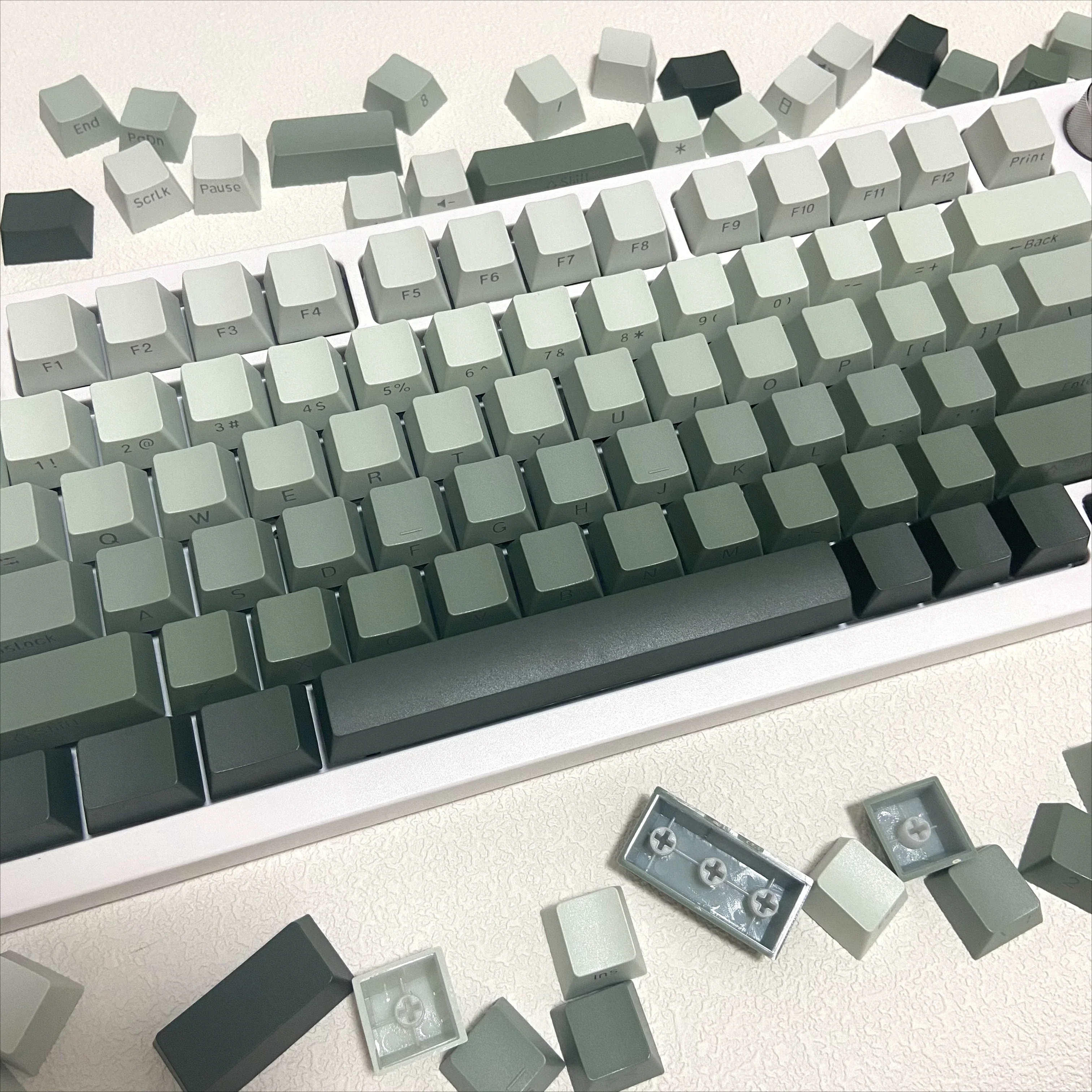 Gray Green OEM Key Caps Mechanical Keyboard Translucent Gradient 134 Keys Side Engraved Characters PBT Game Keyboard Keycaps
Gray Green OEM Key Caps Mechanical Keyboard Translucent Gradient 134 Keys Side Engraved Characters PBT Game Keyboard Keycaps