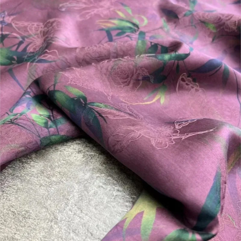 New high-end custom-made purple base leaf flower gauze fabric red 23 momme thick perforated brocade cheongsam
New high-end custom-made purple base leaf flower gauze fabric red 23 momme thick perforated brocade cheongsam