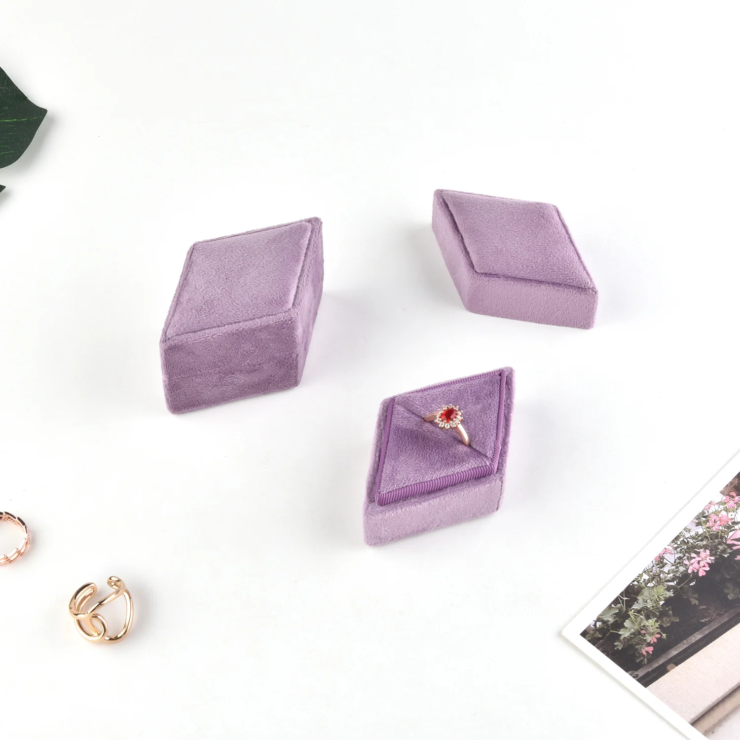 Special Shape Velvet Ring Box 1/2/3 Slots Diamond-Shaped Ring Case Customized Logo Ladies Ring Box For Proposal
Special Shape Velvet Ring Box 1/2/3 Slots Diamond-Shaped Ring Case Customized Logo Ladies Ring Box For Proposal