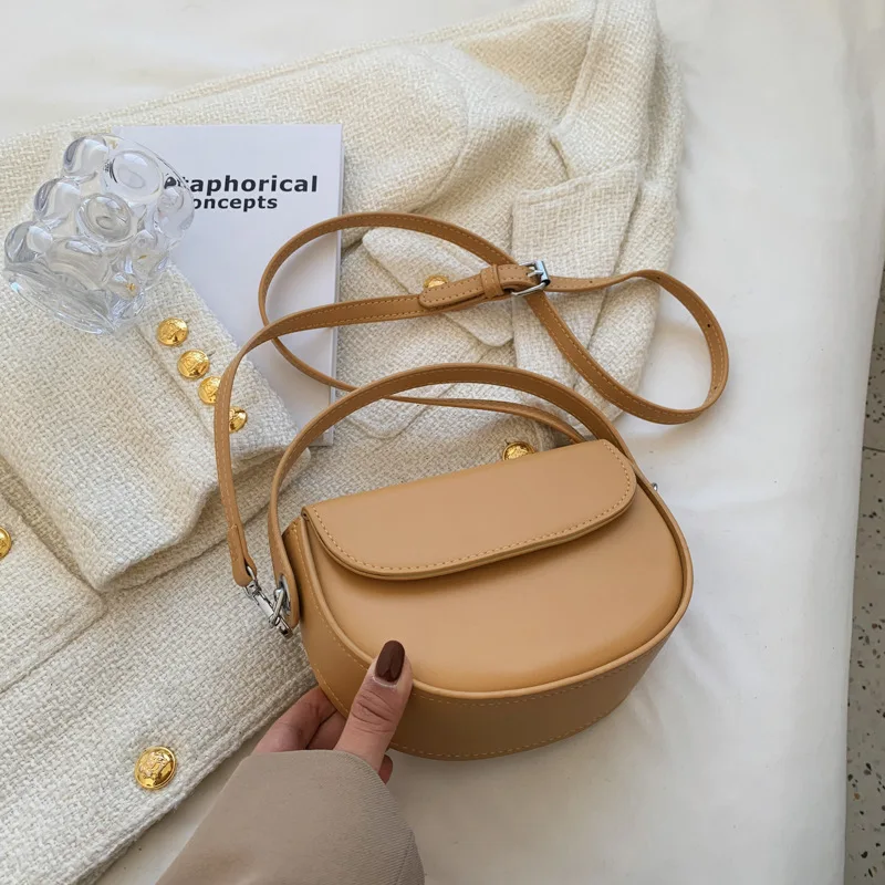 Flap Saddle Shoulder Bag for Women PU Leather Fashion Crossbody Bag Solid Color Armpit Handbag and Purse Ladies Purse
Flap Saddle Shoulder Bag for Women PU Leather Fashion Crossbody Bag Solid Color Armpit Handbag and Purse Ladies Purse