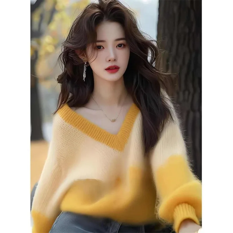 New Lazy Wind Contrasting Color V-neck Soft Waxy Loose Knitted Sweater Women's Clothing Foreign Style Unique and Beautiful Top
New Lazy Wind Contrasting Color V-neck Soft Waxy Loose Knitted Sweater Women's Clothing Foreign Style Unique and Beautiful Top