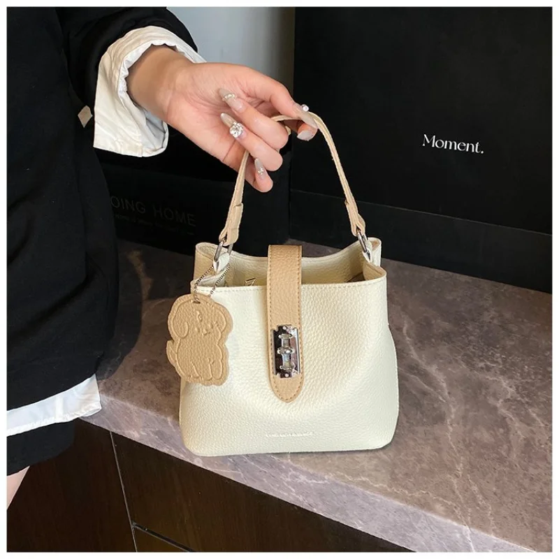 Fashionable Ladies Crossbody-Bag Made Of Vineyard-Printed Leather Featuring Spacious Durable Vintage Trendy Daily Style
Fashionable Ladies Crossbody-Bag Made Of Vineyard-Printed Leather Featuring Spacious Durable Vintage Trendy Daily Style