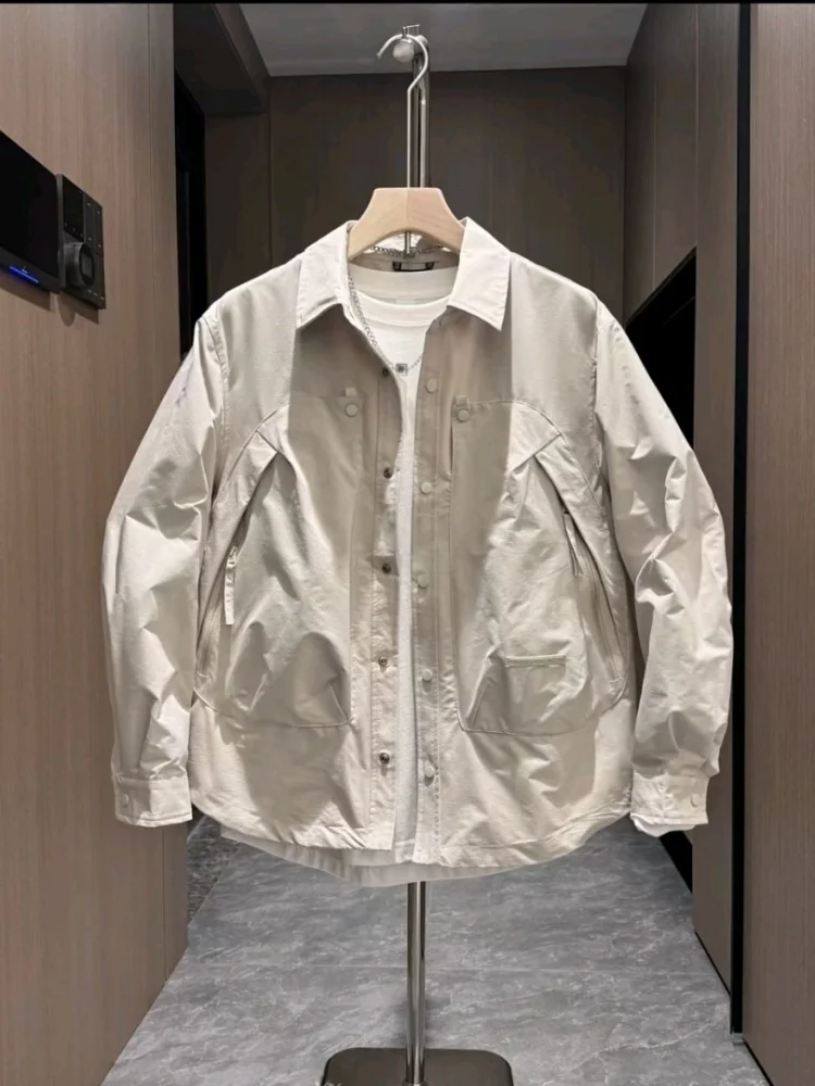 Новая осенняя мужская куртка в американском рабочем стиле с воротником, модная, универсальная, повседневная, молодежная, из полиэстера
Новая осенняя мужская куртка в американском рабочем стиле с воротником, модная, универсальная, повседневная, молодежная, из полиэстера