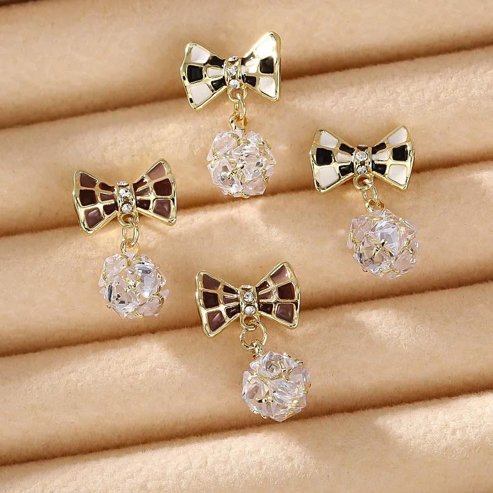 Fashionable and exquisite zircon earrings checkerboard bow earrings niche light luxury design temperament versatile earrings
Fashionable and exquisite zircon earrings checkerboard bow earrings niche light luxury design temperament versatile earrings