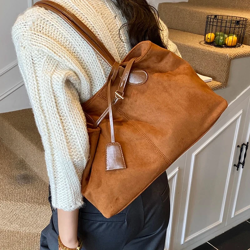 Women Big Suede Shoulder Bag 2025 Winter Retro Soft Tote Bag Luxury Designer Trend Female Simple Handbags and Purses
Women Big Suede Shoulder Bag 2025 Winter Retro Soft Tote Bag Luxury Designer Trend Female Simple Handbags and Purses