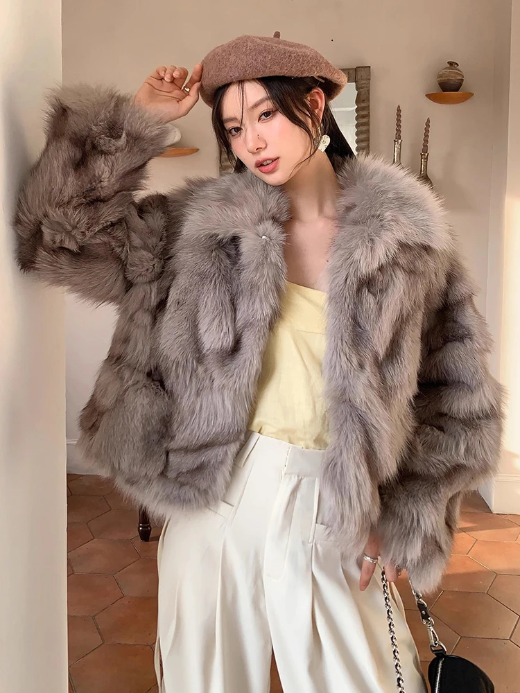 High-end Luxury Natural Fox Fur Jacket for Women 2024 New Square Collar Design Temperament Short Fluffy Winter Real Fur Coat
High-end Luxury Natural Fox Fur Jacket for Women 2024 New Square Collar Design Temperament Short Fluffy Winter Real Fur Coat