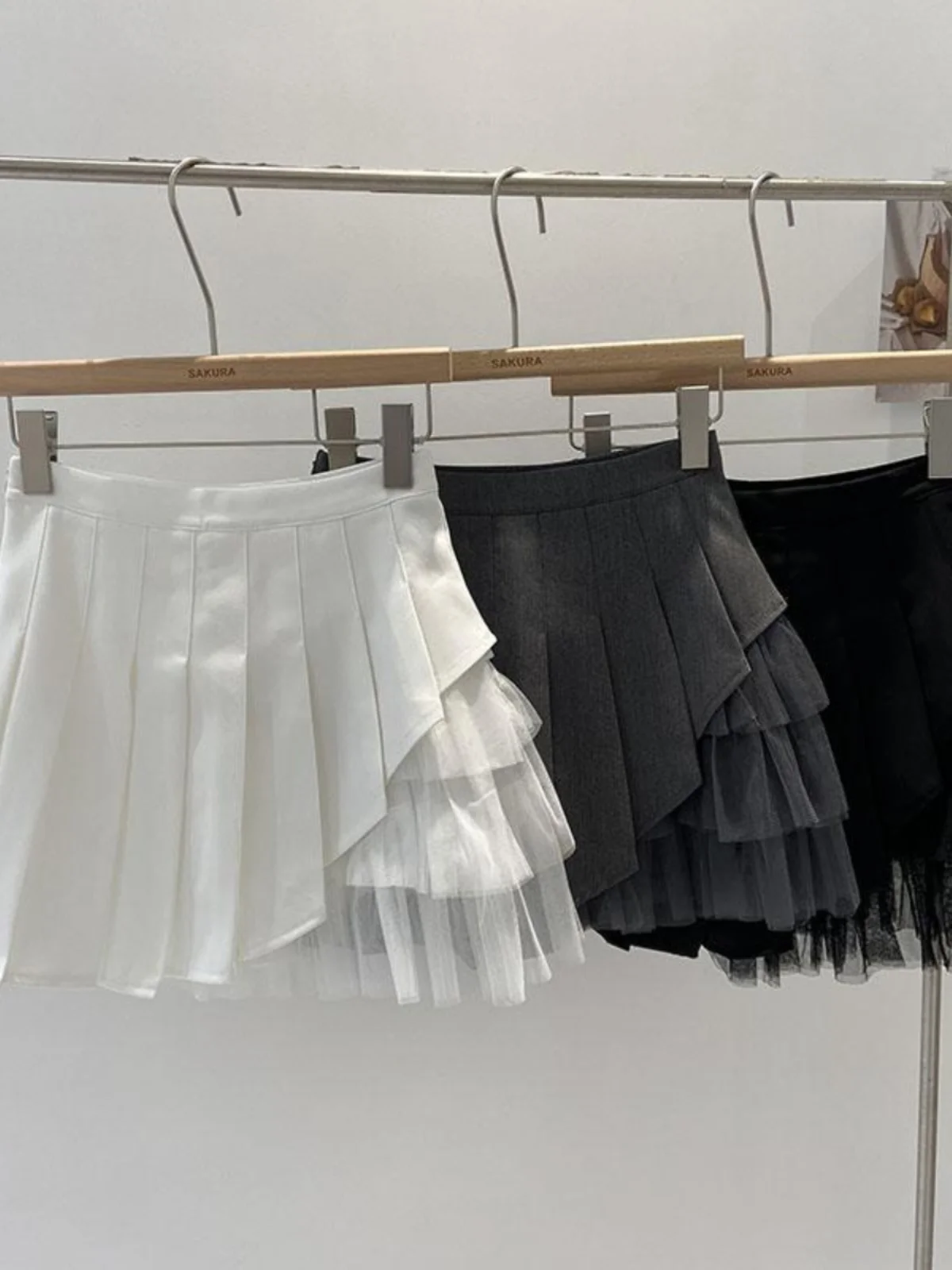 Корейская короткая юбка А-силуэта с высокой талией, женская, весна 2025, новый дизайн, плиссированная, с панелями, для коррекции фигуры
Корейская короткая юбка А-силуэта с высокой талией, женская, весна 2025, новый дизайн, плиссированная, с панелями, для коррекции фигуры