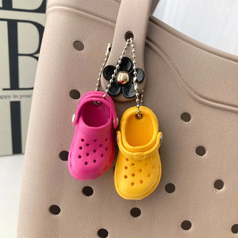 Creative Mini Shoe Pendant Funny Cute Keychain Exquisite Small Slippers Accessories Versatile Couple Pendants Gift Bag Pendants
Creative Mini Shoe Pendant Funny Cute Keychain Exquisite Small Slippers Accessories Versatile Couple Pendants Gift Bag Pendants