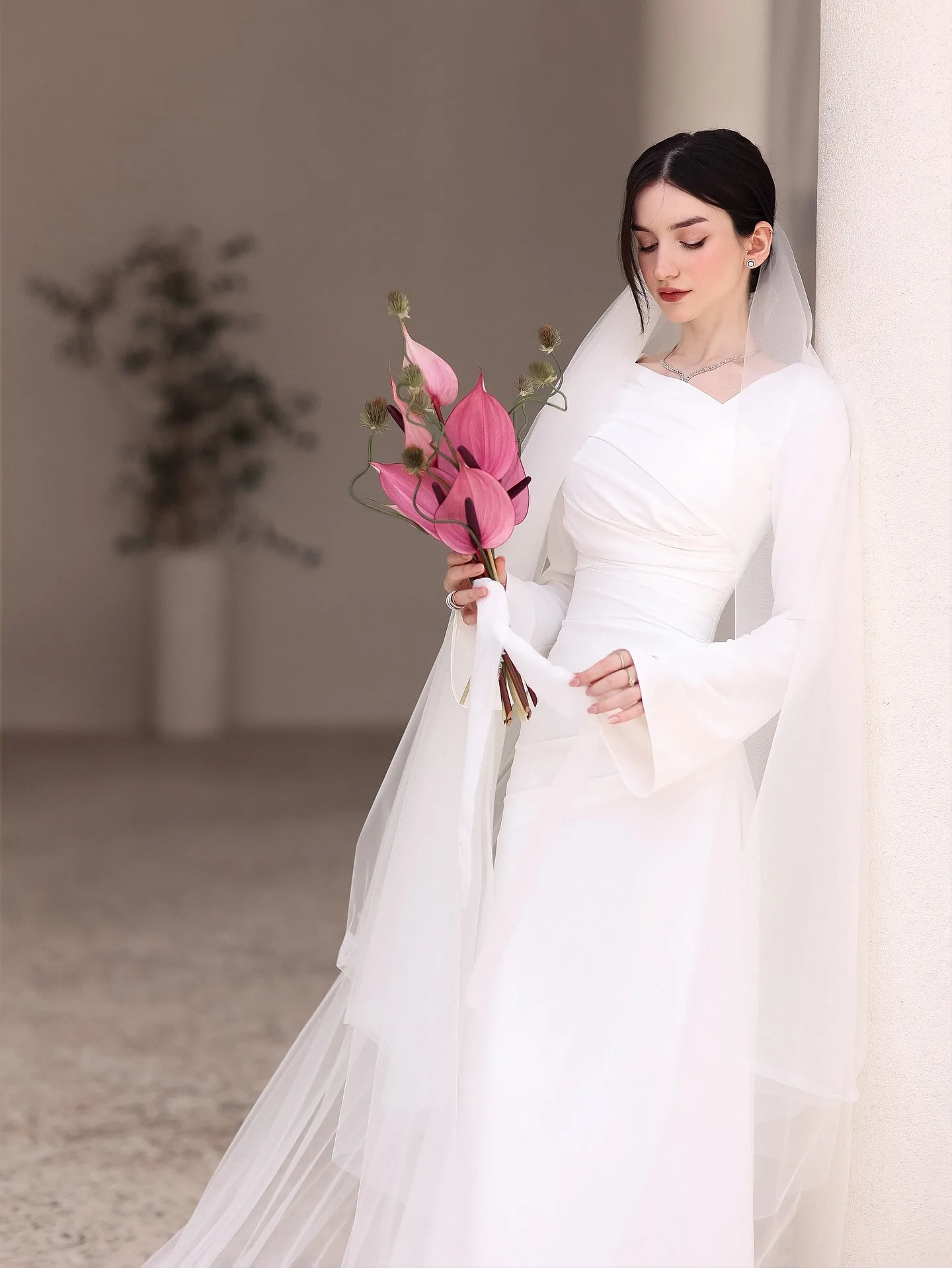 Customized Elegant White Ivory Wedding Dress Mermaid Long Sleeves Simple Bridal Dress for Bride with Veils vestido de novia
Customized Elegant White Ivory Wedding Dress Mermaid Long Sleeves Simple Bridal Dress for Bride with Veils vestido de novia