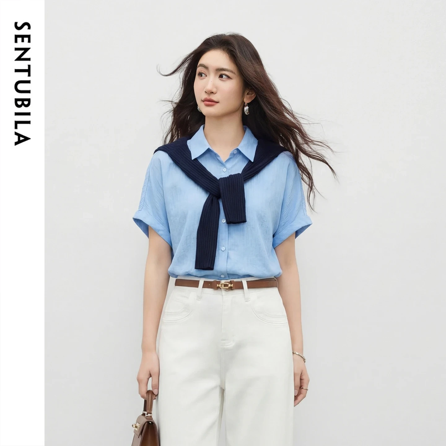 SENTUBILA Women's Striped Shirt 2026 Summer New Fashion Lapel Collar Texture Top Blue Simple Office Straight Blouse 152C58831X
SENTUBILA Women's Striped Shirt 2026 Summer New Fashion Lapel Collar Texture Top Blue Simple Office Straight Blouse 152C58831X