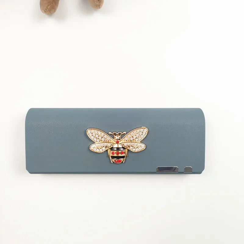 Glasses Case PU Leather Hard Anti Press Sunglasses Box Magnetic Eyeglasses Cases Bee Inlaid rhinestone Man Women Gift
Glasses Case PU Leather Hard Anti Press Sunglasses Box Magnetic Eyeglasses Cases Bee Inlaid rhinestone Man Women Gift