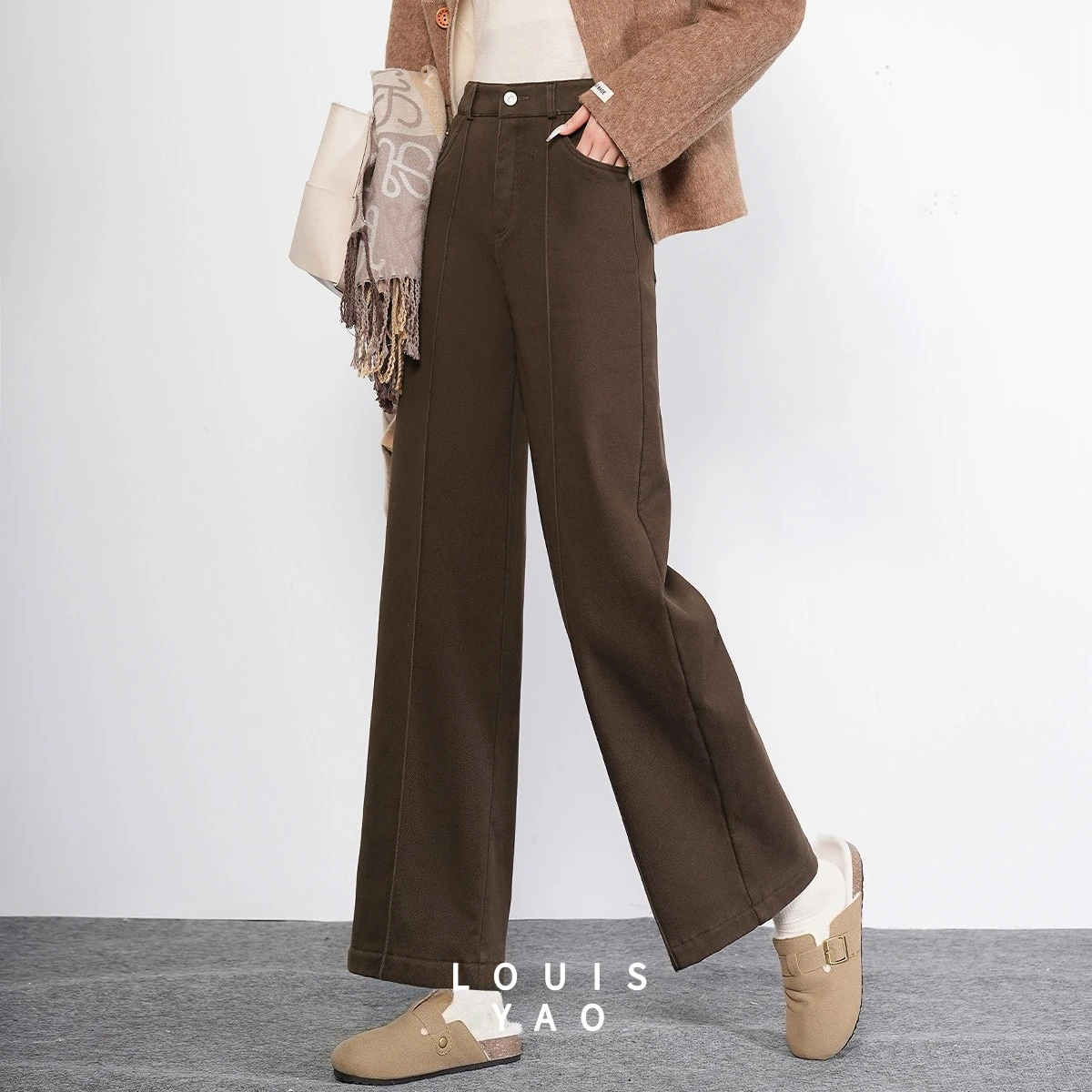 Джинсы LOUISYAO женские утепленные в стиле ретро, осень-зима 2026, однотонные, слегка эластичные, прямые, длинные, из денима, хит продаж
Джинсы LOUISYAO женские утепленные в стиле ретро, осень-зима 2026, однотонные, слегка эластичные, прямые, длинные, из денима, хит продаж