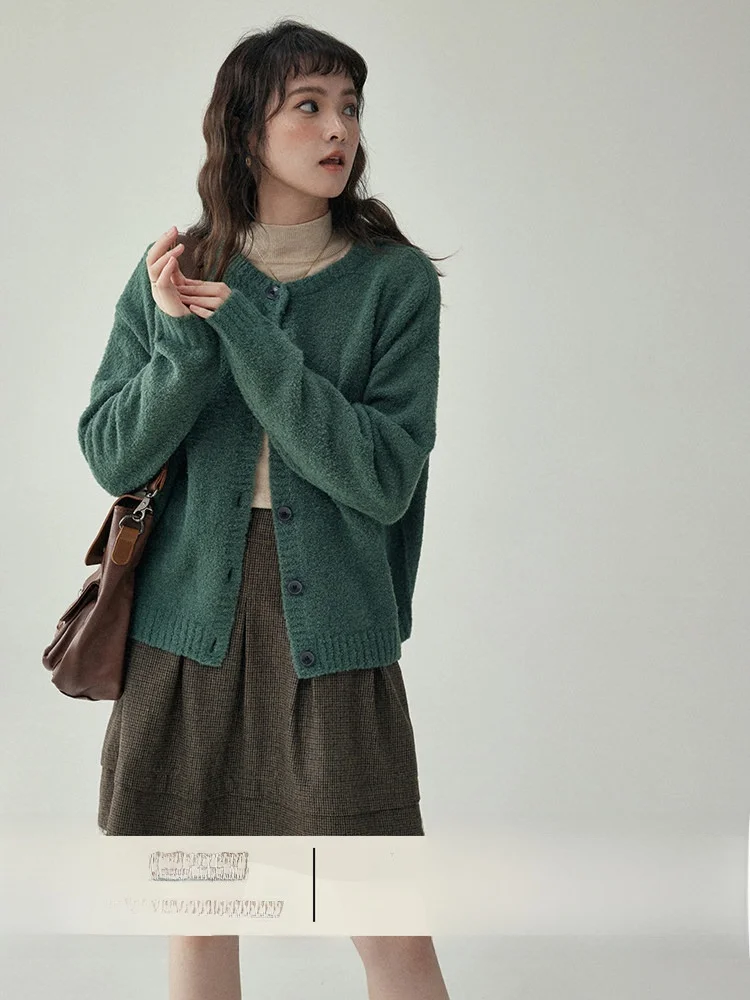AMUU Original Soft Cozy round Neck Single Button Wool Knitted Open Cardigan Autumn Color Sweater for Women Casual Style...
AMUU Original Soft Cozy round Neck Single Button Wool Knitted Open Cardigan Autumn Color Sweater for Women Casual Style...