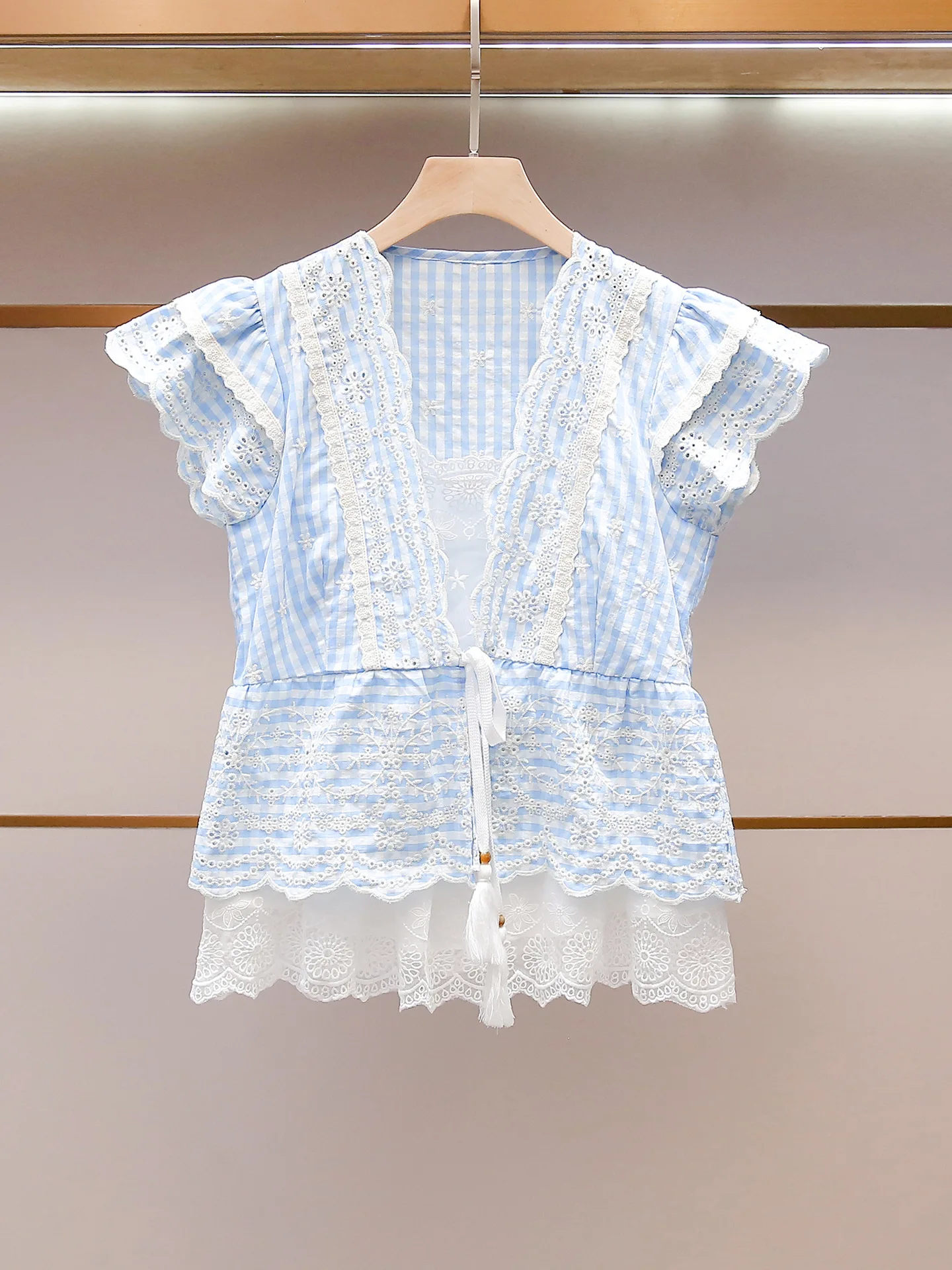 Withered Women's Summer New Style Reduced Age Sweet Casual Style Lace Splicing Flying Sleeve Shirt Top
Withered Women's Summer New Style Reduced Age Sweet Casual Style Lace Splicing Flying Sleeve Shirt Top