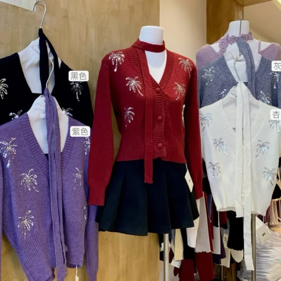2024 New French Style Advanced Niche Designed Fireworks Sequin V Neck Single Breasted Warm Sweater for Women with Streamers
2024 New French Style Advanced Niche Designed Fireworks Sequin V Neck Single Breasted Warm Sweater for Women with Streamers