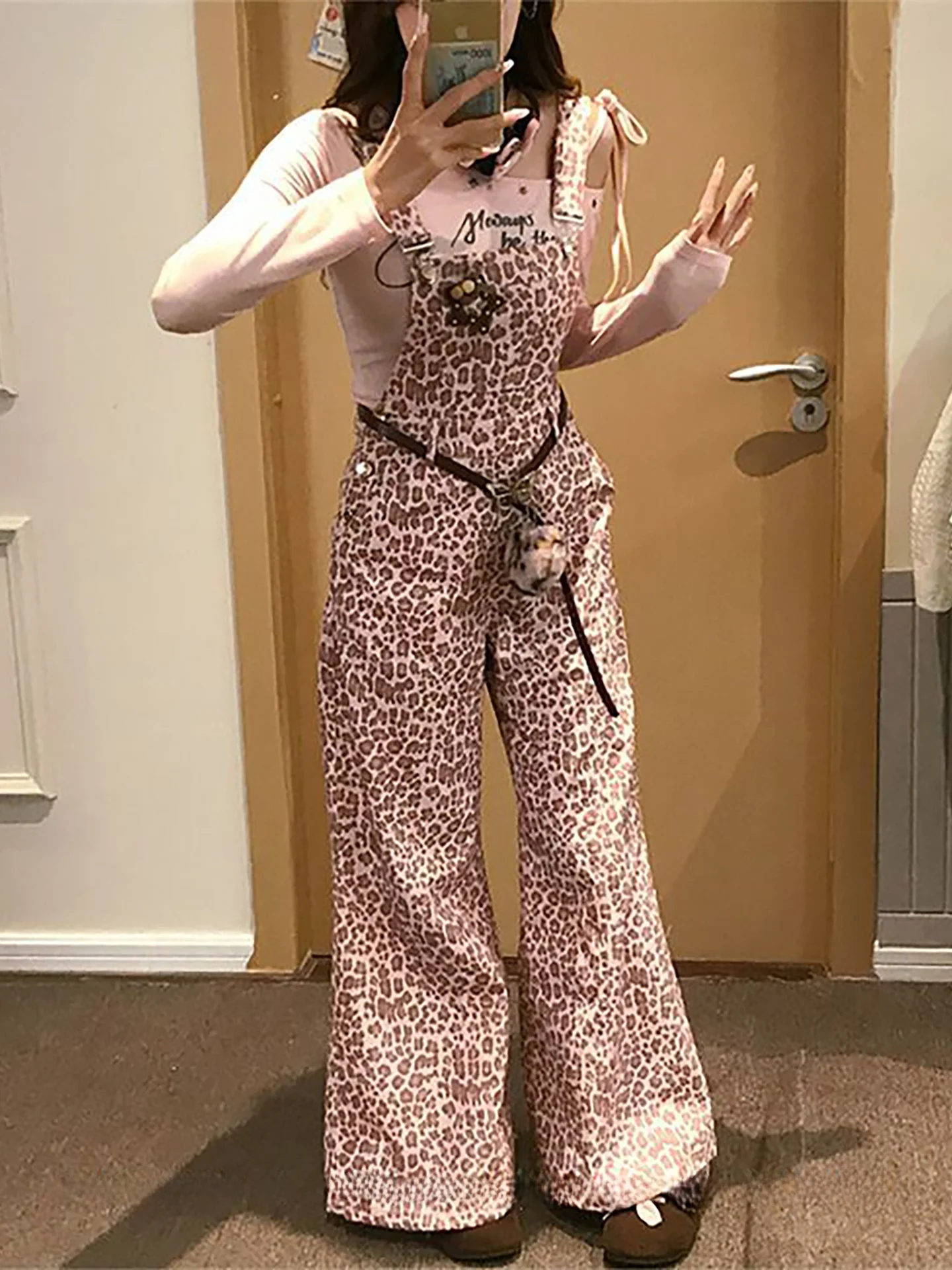 Early Spring Sweet Girl Dopamine Spicy Girl Fashion Pink Leopard Print Overalls Shoulder Exposure Long Sleeve Base Two-Piece Set
Early Spring Sweet Girl Dopamine Spicy Girl Fashion Pink Leopard Print Overalls Shoulder Exposure Long Sleeve Base Two-Piece Set