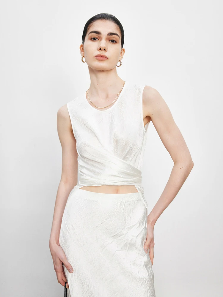 Acetate Satin Texture Cropped Top Pants Skirt Set Simple Cross Design Pleated Half-length Skirt Casual Straight Leg Trousers
Acetate Satin Texture Cropped Top Pants Skirt Set Simple Cross Design Pleated Half-length Skirt Casual Straight Leg Trousers
