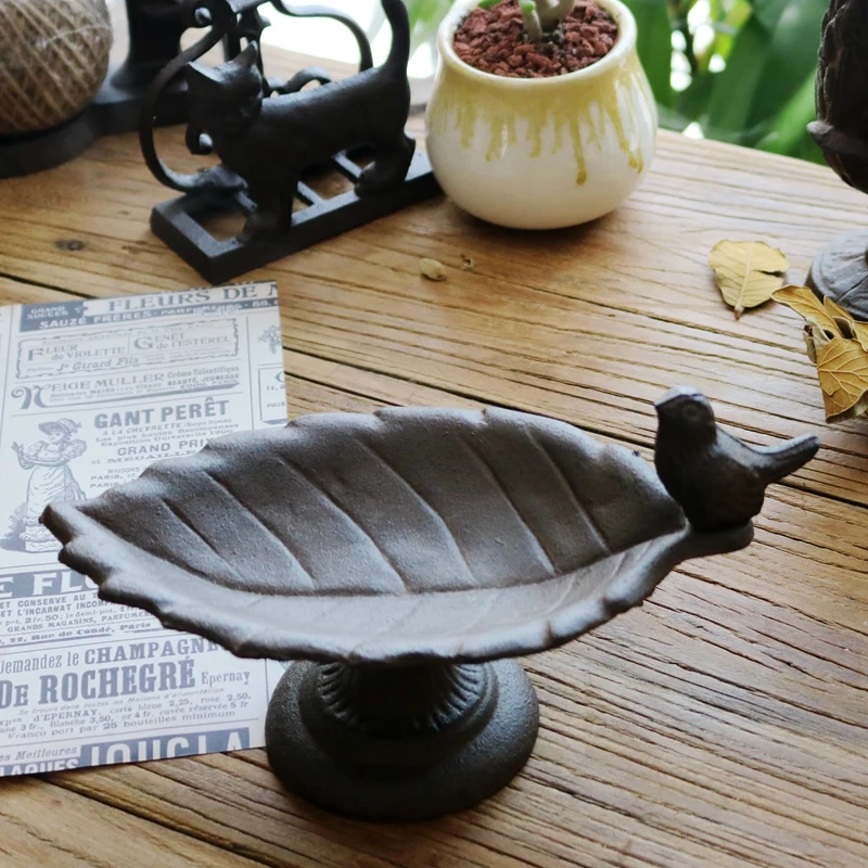 European Cast Iron Bird Leaf Candlestick Ashtray Bird Food Bowl Home Courtyard Decoration Ornaments pond decoration
European Cast Iron Bird Leaf Candlestick Ashtray Bird Food Bowl Home Courtyard Decoration Ornaments pond decoration