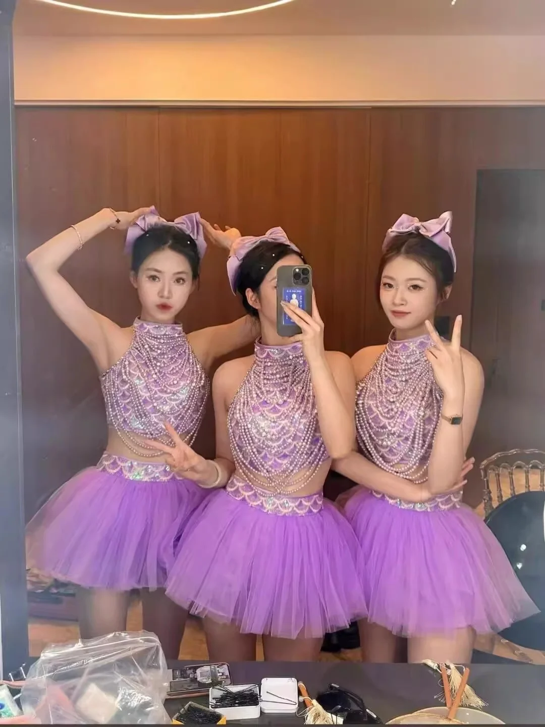 Women's Jazz Dance Stage Performance Outfit Purple Sequin Puffy Skirt Set Shiny Ball Gown Ensemble for Female Performers
Women's Jazz Dance Stage Performance Outfit Purple Sequin Puffy Skirt Set Shiny Ball Gown Ensemble for Female Performers