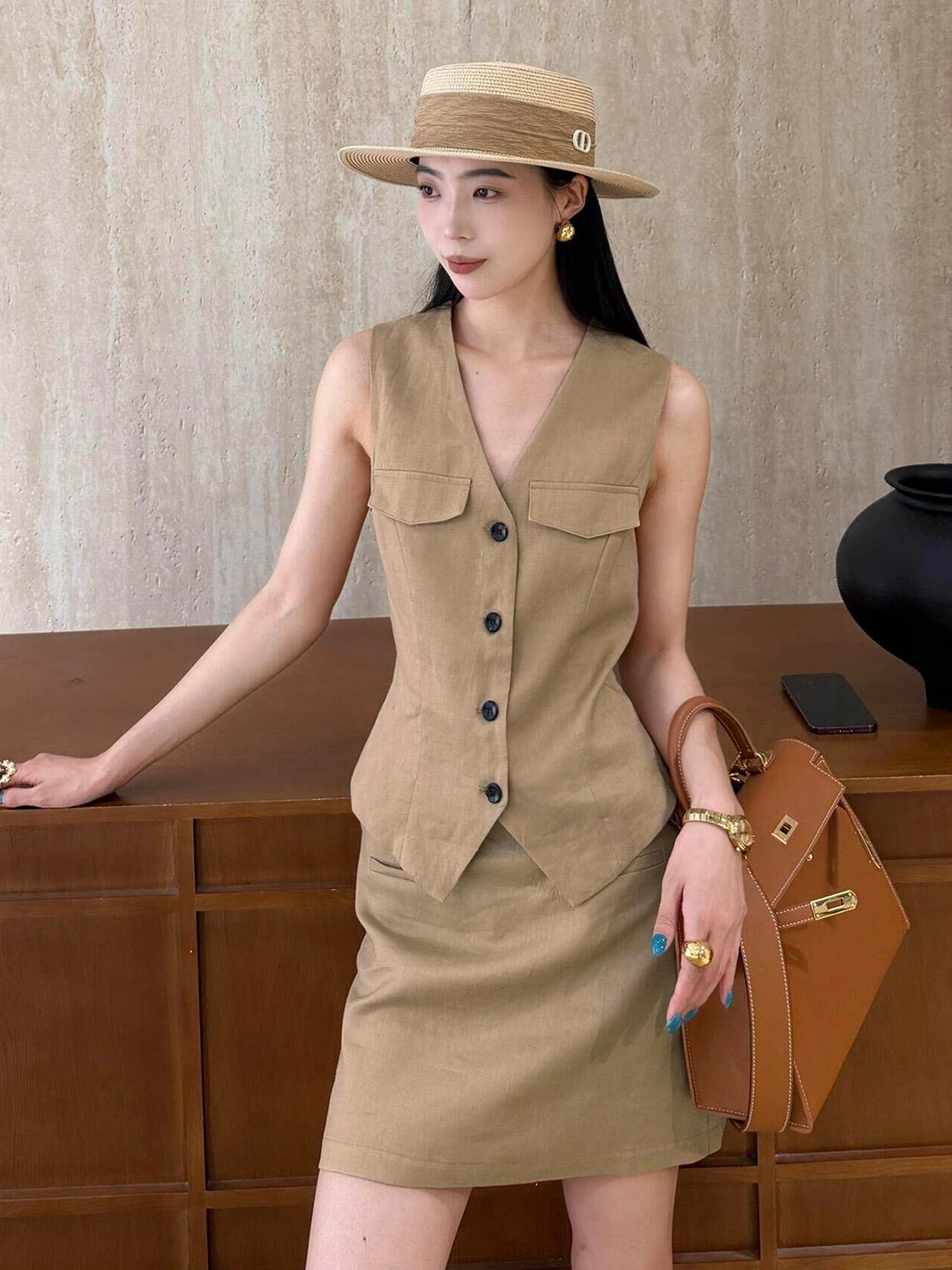 Casual Style Women's Linen Vest And Short Skirt Set Slimming High Quality Summer New Fashion Loose Feeling Old Money Style
Casual Style Women's Linen Vest And Short Skirt Set Slimming High Quality Summer New Fashion Loose Feeling Old Money Style
