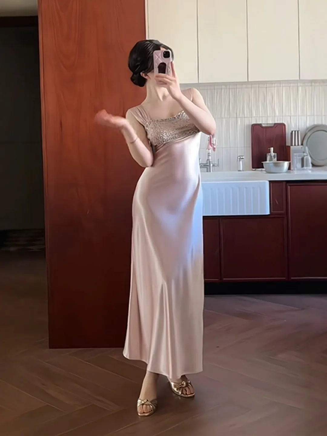 Unique Stylish Summer Wrap around Strapless Dress High Waist Diamond Embellished Slim Fit Biker Chic Stand Collar Midi Dress
Unique Stylish Summer Wrap around Strapless Dress High Waist Diamond Embellished Slim Fit Biker Chic Stand Collar Midi Dress