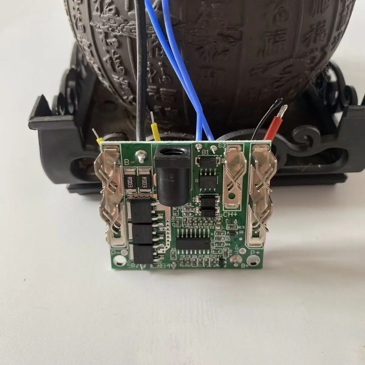 100% оригинальная аккумуляторная отвертка 12 В, 3000 мАч, электрическая пистолетная дрель, универсальная перезаряжаемая литиевая микроугловая шлифовальная машина
100% оригинальная аккумуляторная отвертка 12 В, 3000 мАч, электрическая пистолетная дрель, универсальная перезаряжаемая литиевая микроугловая шлифовальная машина