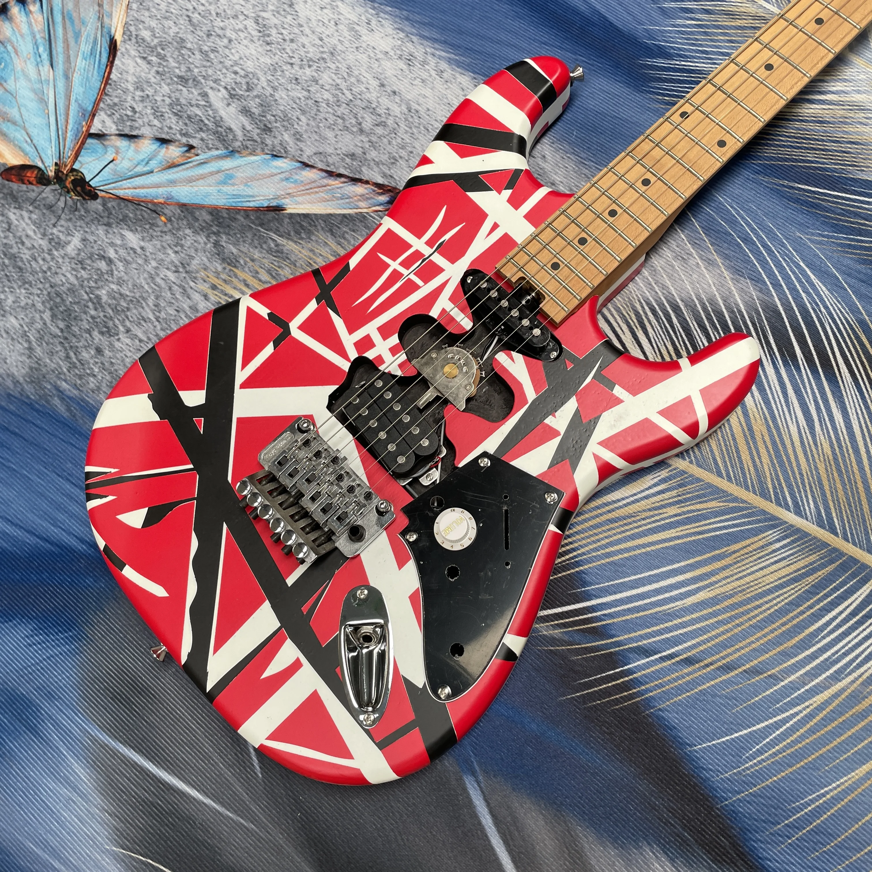 6-string electric guitar,red body with black white stripes,double-locking tremolo systemguitars, advanced speed-picking guitarra
6-string electric guitar,red body with black white stripes,double-locking tremolo systemguitars, advanced speed-picking guitarra