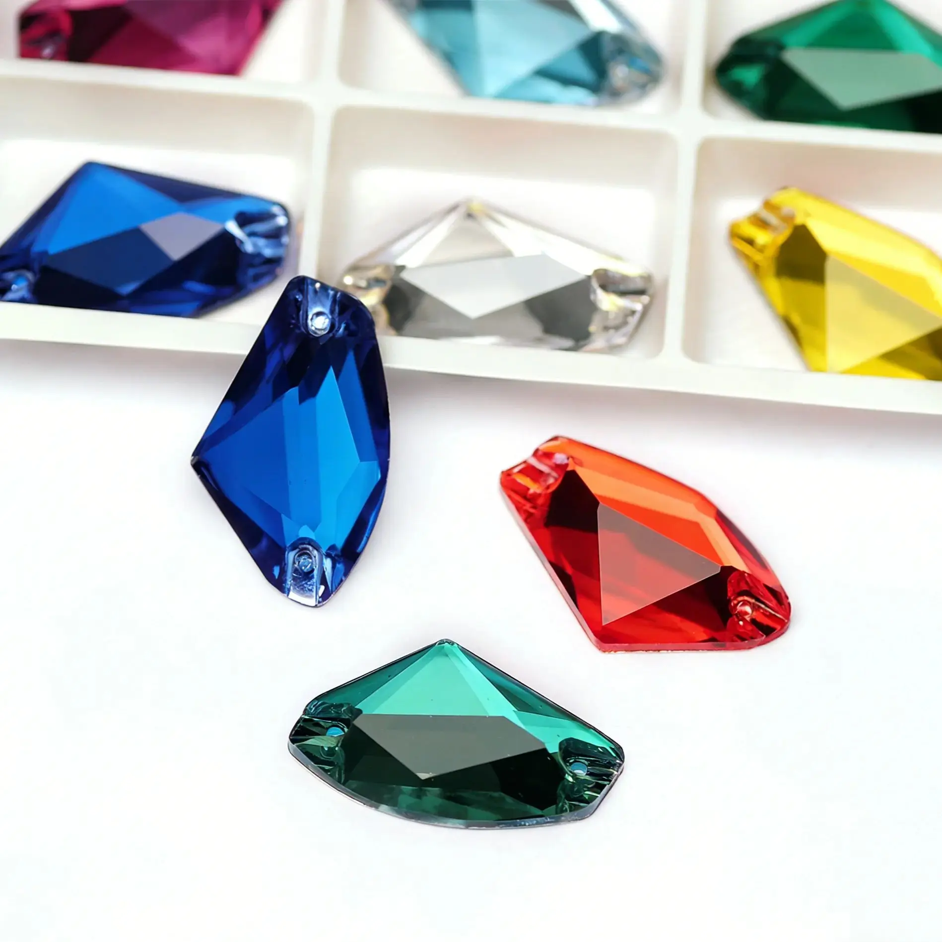 HISWARO 3256 Galactic Sew On Glass Crystal Stones For Sewing on Clothes Dress Rhinestones Diamond DIY Garment Needlework
HISWARO 3256 Galactic Sew On Glass Crystal Stones For Sewing on Clothes Dress Rhinestones Diamond DIY Garment Needlework