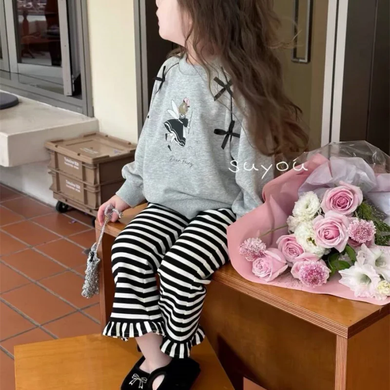 Girls' Suit2024Autumn New Children Little Girl Bow Sweater Striped Casual Trousers Fashion
Girls' Suit2024Autumn New Children Little Girl Bow Sweater Striped Casual Trousers Fashion
