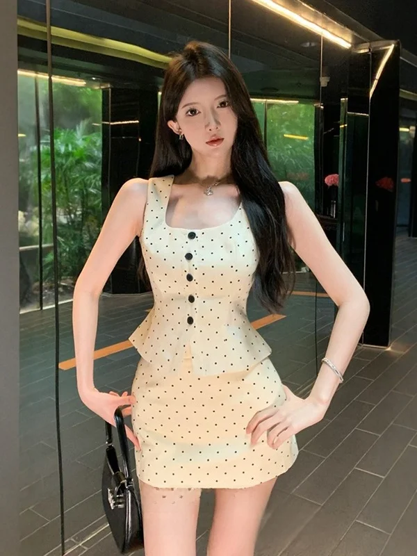 Summer Polka Dot Crop Top And Skirt Set Women's Sweet And Spicy Small Fragrance Style Two-Piece Suit Waist-Cinching Fashionable
Summer Polka Dot Crop Top And Skirt Set Women's Sweet And Spicy Small Fragrance Style Two-Piece Suit Waist-Cinching Fashionable