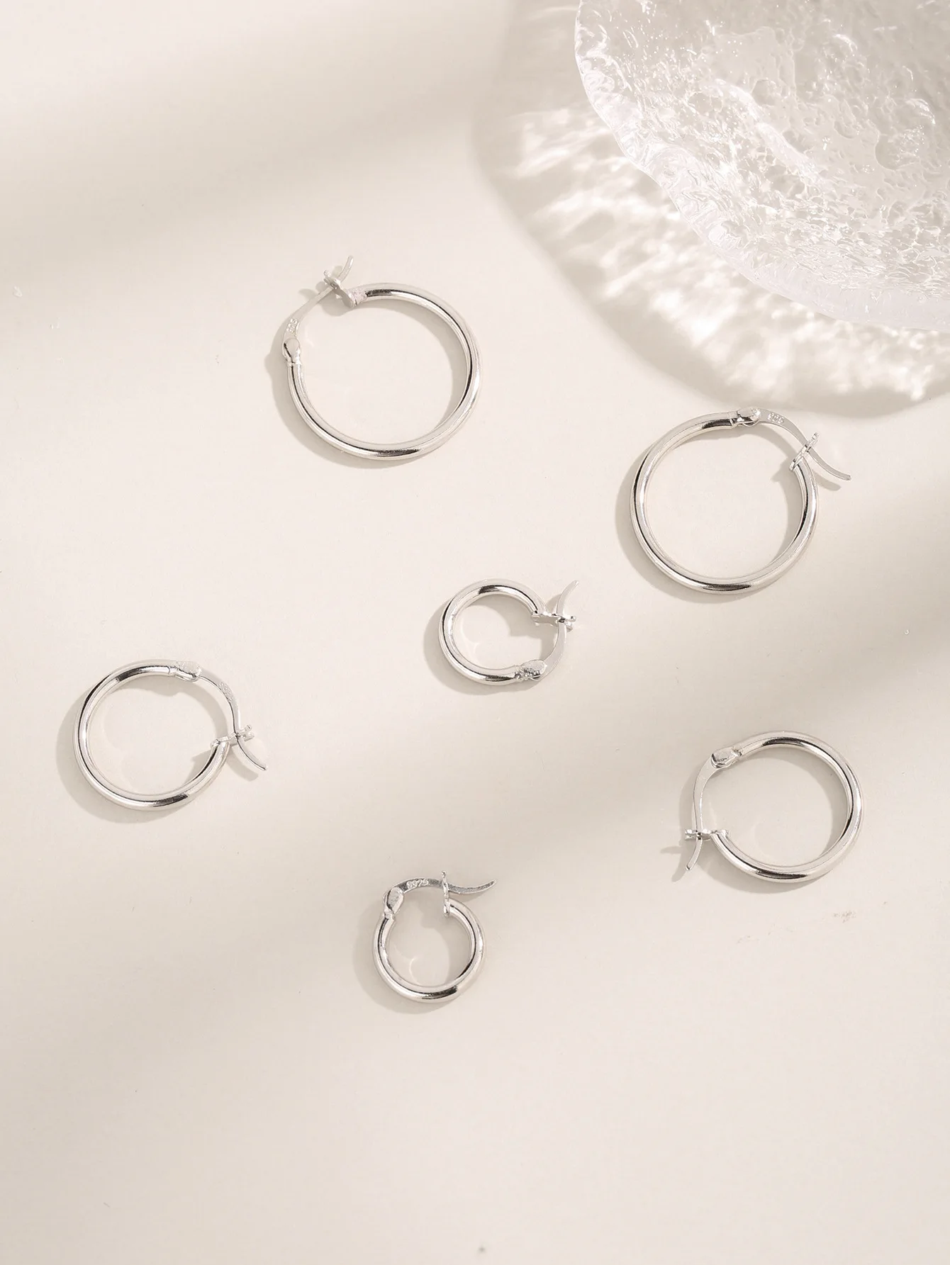 2024 Fashion New Simple Small Jewelry Retro Women's 100% 925 Sterling Silver Earrings Fashion Trend Creative Circle Earrings
2024 Fashion New Simple Small Jewelry Retro Women's 100% 925 Sterling Silver Earrings Fashion Trend Creative Circle Earrings