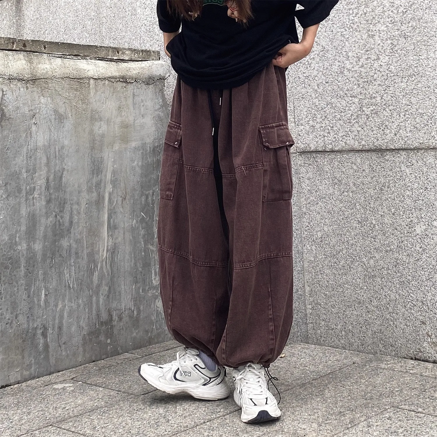 Y2k Woman Coffee Cargo Jeans Fashion Vintage Trousers Loose Casual Fashion Pocket Elastic waist Sweatpants Cargo Pants
Y2k Woman Coffee Cargo Jeans Fashion Vintage Trousers Loose Casual Fashion Pocket Elastic waist Sweatpants Cargo Pants
