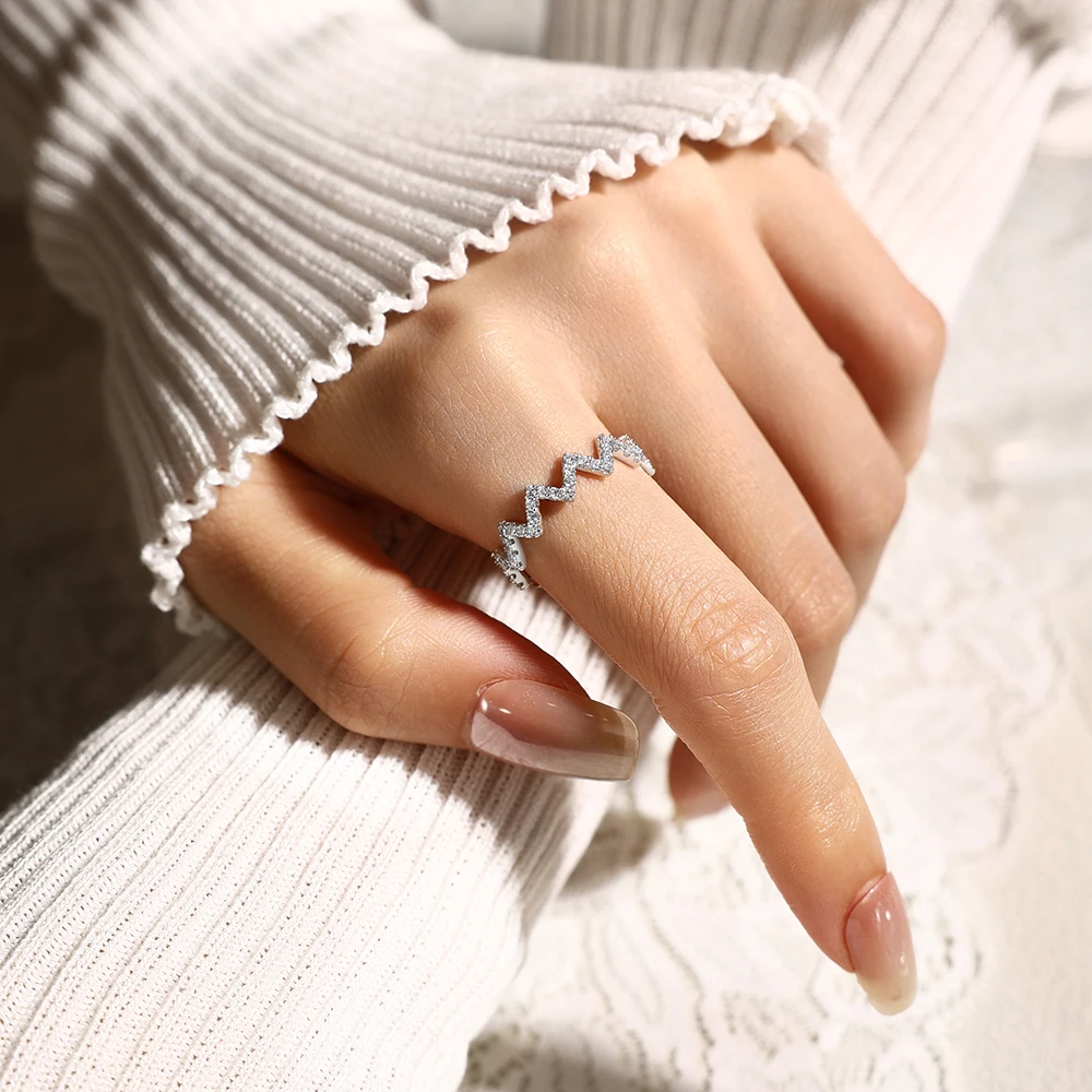 Mintybox D Color VVS1 Moissanite Ring 925 Sterling Silver Double Zigzag Wave Stackable Band Sparkling Lab Diamond Wedding Engage
Mintybox D Color VVS1 Moissanite Ring 925 Sterling Silver Double Zigzag Wave Stackable Band Sparkling Lab Diamond Wedding Engage