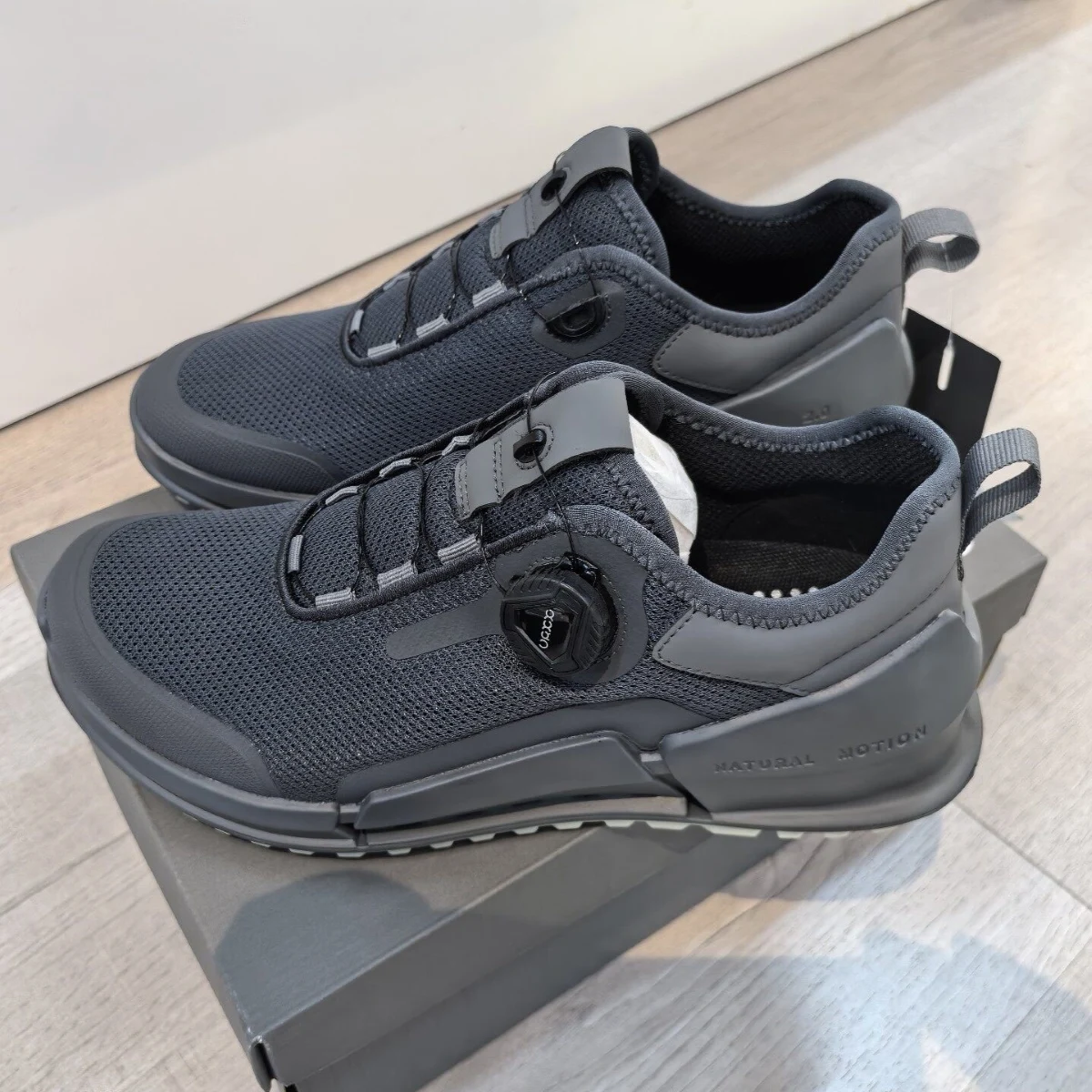 Trendy Sports Rotary Shoes Men Lazy Wear Mesh Loafers Walking Trail Original Brand Casual Urban Sneakers Summer Breathable 2026
Trendy Sports Rotary Shoes Men Lazy Wear Mesh Loafers Walking Trail Original Brand Casual Urban Sneakers Summer Breathable 2026