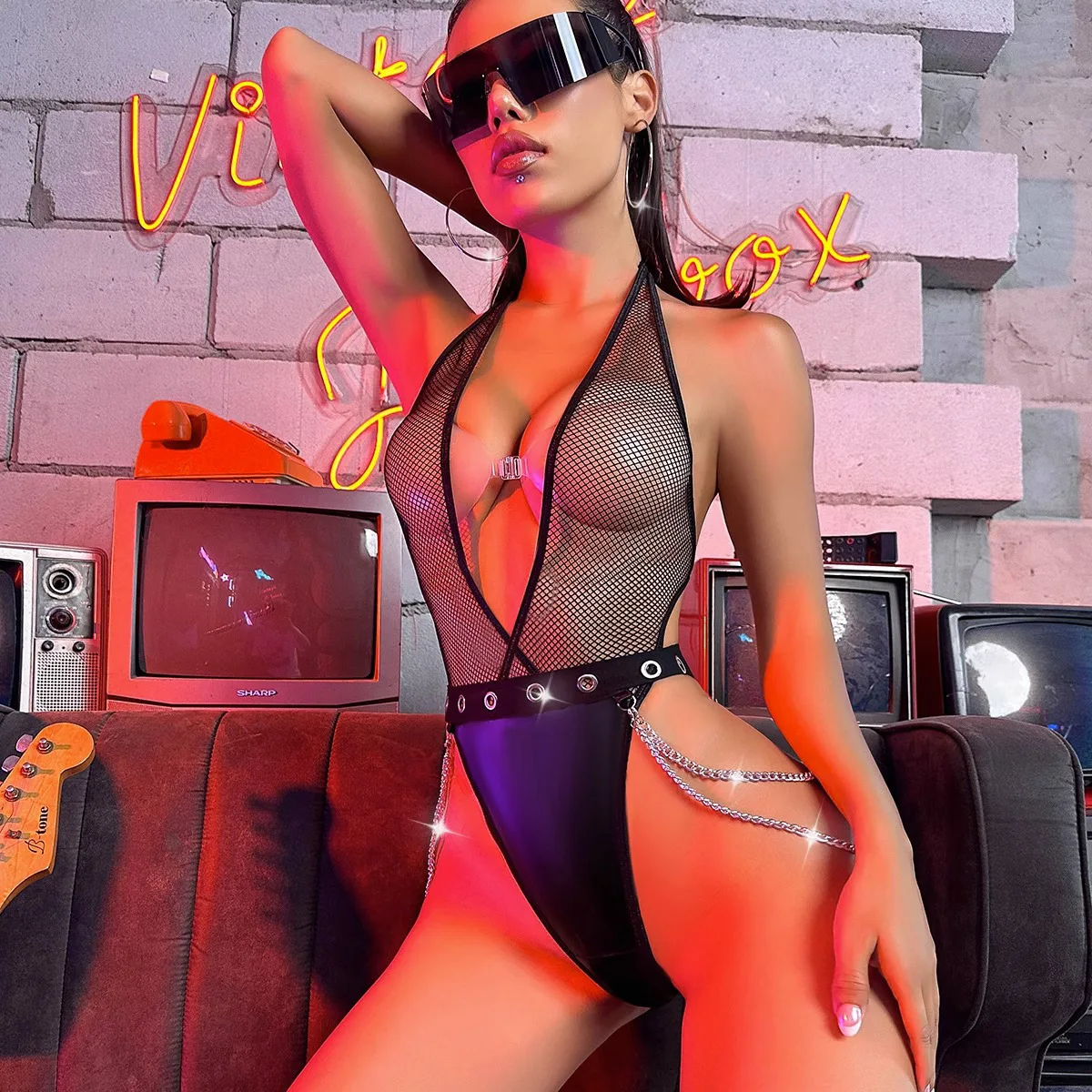 Сексуальное кожаное боди с глубоким V-образным вырезом и цепочкой на шее без рукавов, Тедди, вечерние боди для ночного клуба, эротические костюмы, порно, нижнее белье Femme
Сексуальное кожаное боди с глубоким V-образным вырезом и цепочкой на шее без рукавов, Тедди, вечерние боди для ночного клуба, эротические костюмы, порно, нижнее белье Femme