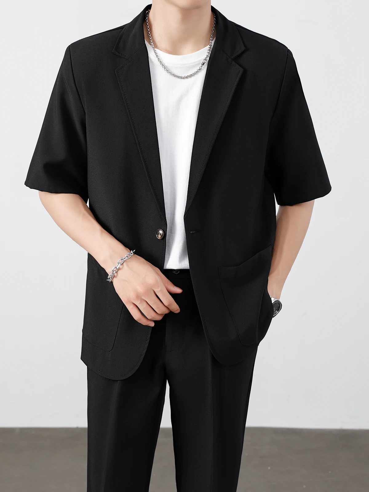 Ice Silk Men's Suit Jacket Lightweight Casual Short Sleeve Summer Thin Single-breasted Stylish Youth Popular Loose Fit Shirt
Ice Silk Men's Suit Jacket Lightweight Casual Short Sleeve Summer Thin Single-breasted Stylish Youth Popular Loose Fit Shirt